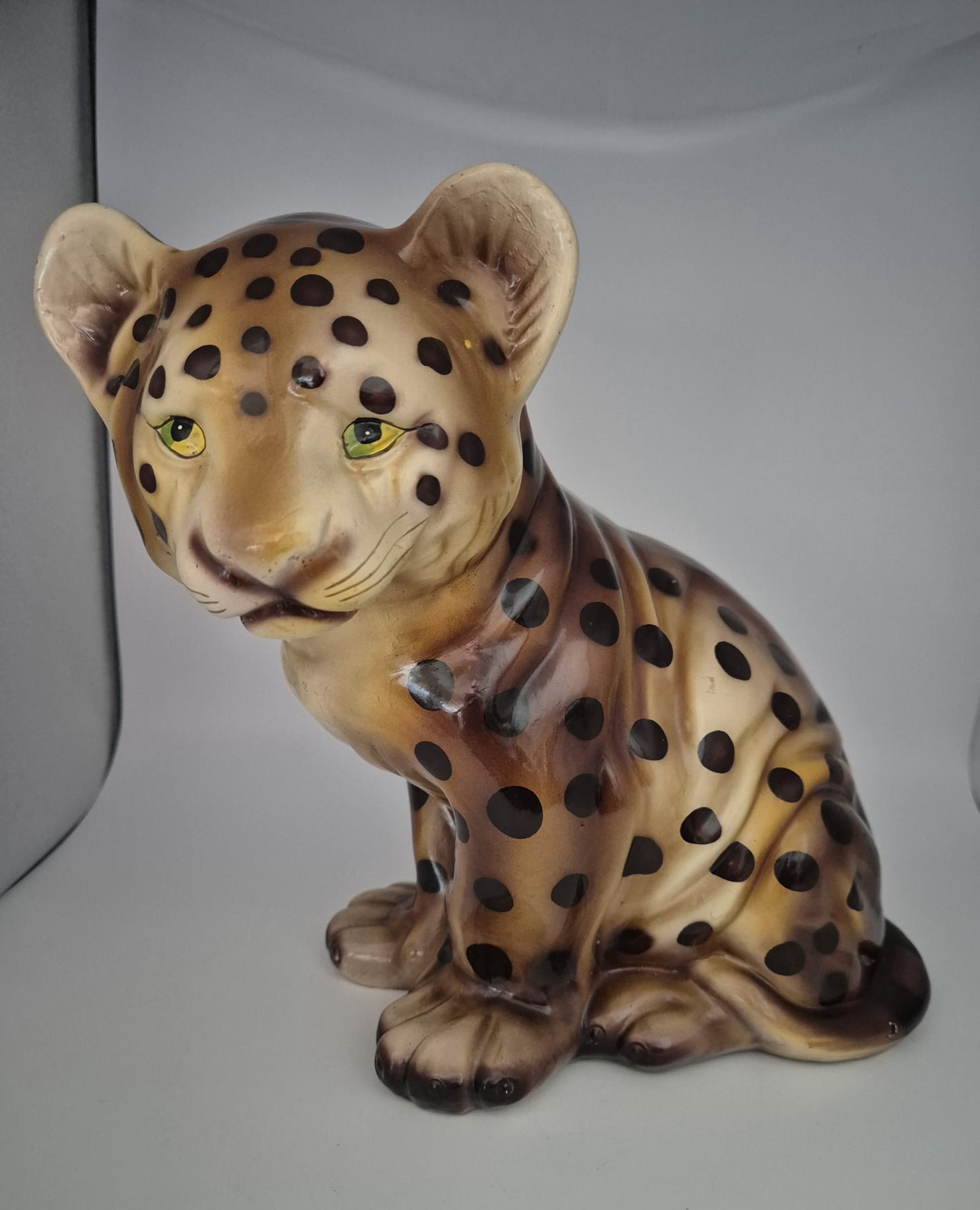 Leopardenskulptur,
Vintage Keramik Leopard Jungtier Figur – Detailreich & Dekorativ