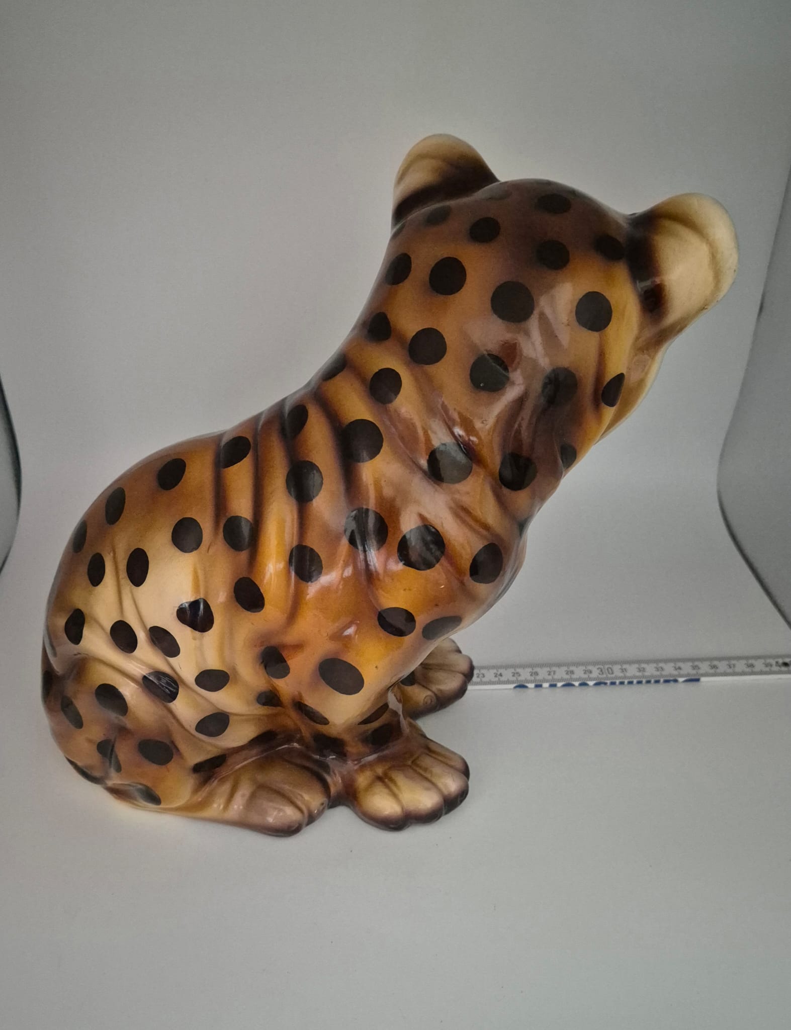 Leopardenskulptur,
Vintage Keramik Leopard Jungtier Figur – Detailreich & Dekorativ