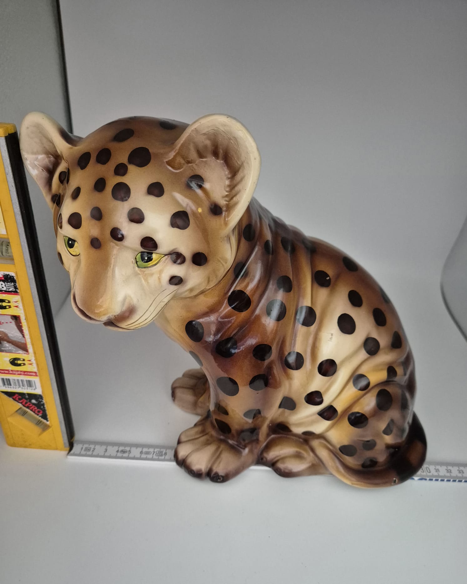 Leopardenskulptur,
Vintage Keramik Leopard Jungtier Figur – Detailreich & Dekorativ