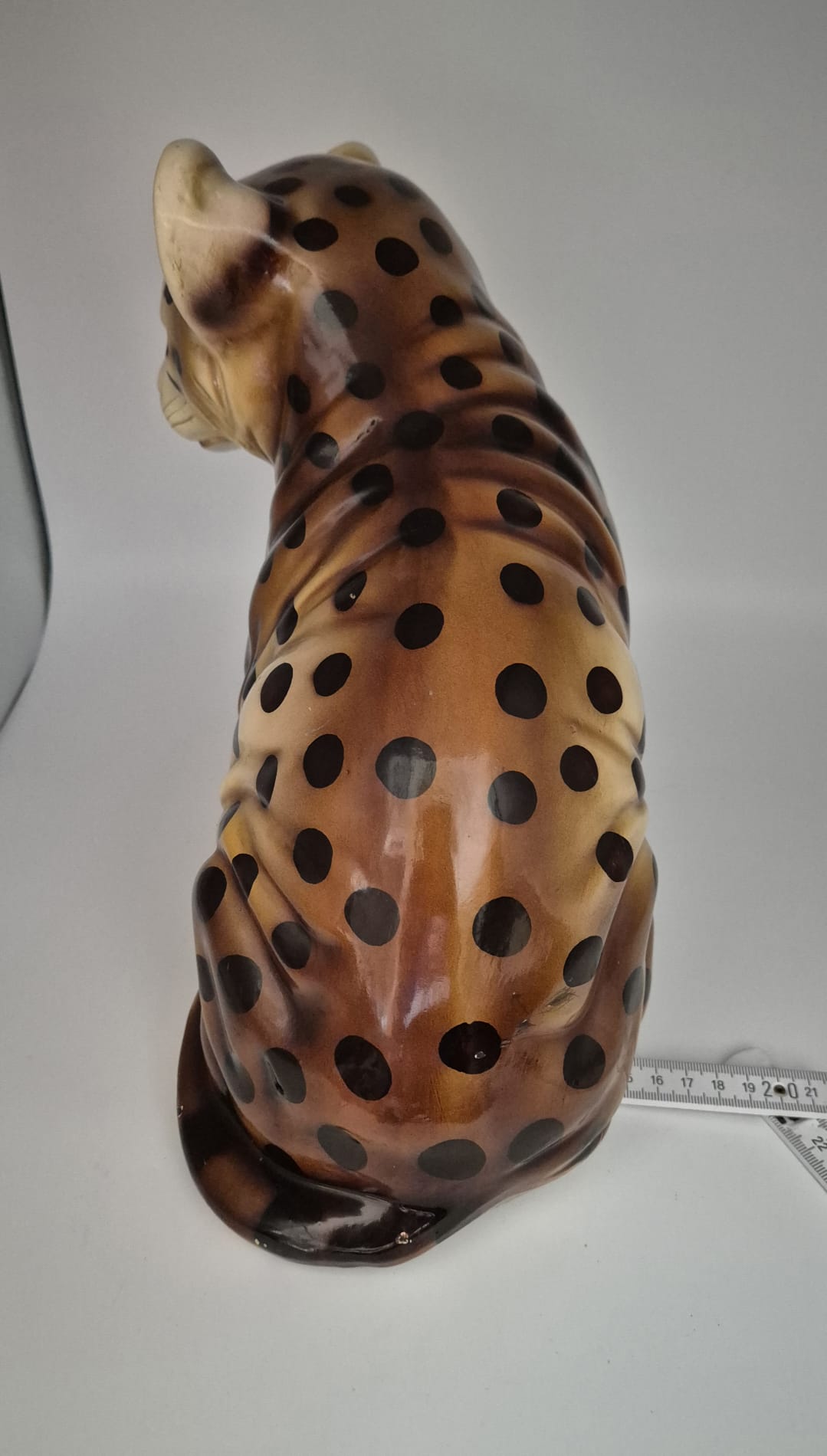 Leopardenskulptur,
Vintage Keramik Leopard Jungtier Figur – Detailreich & Dekorativ