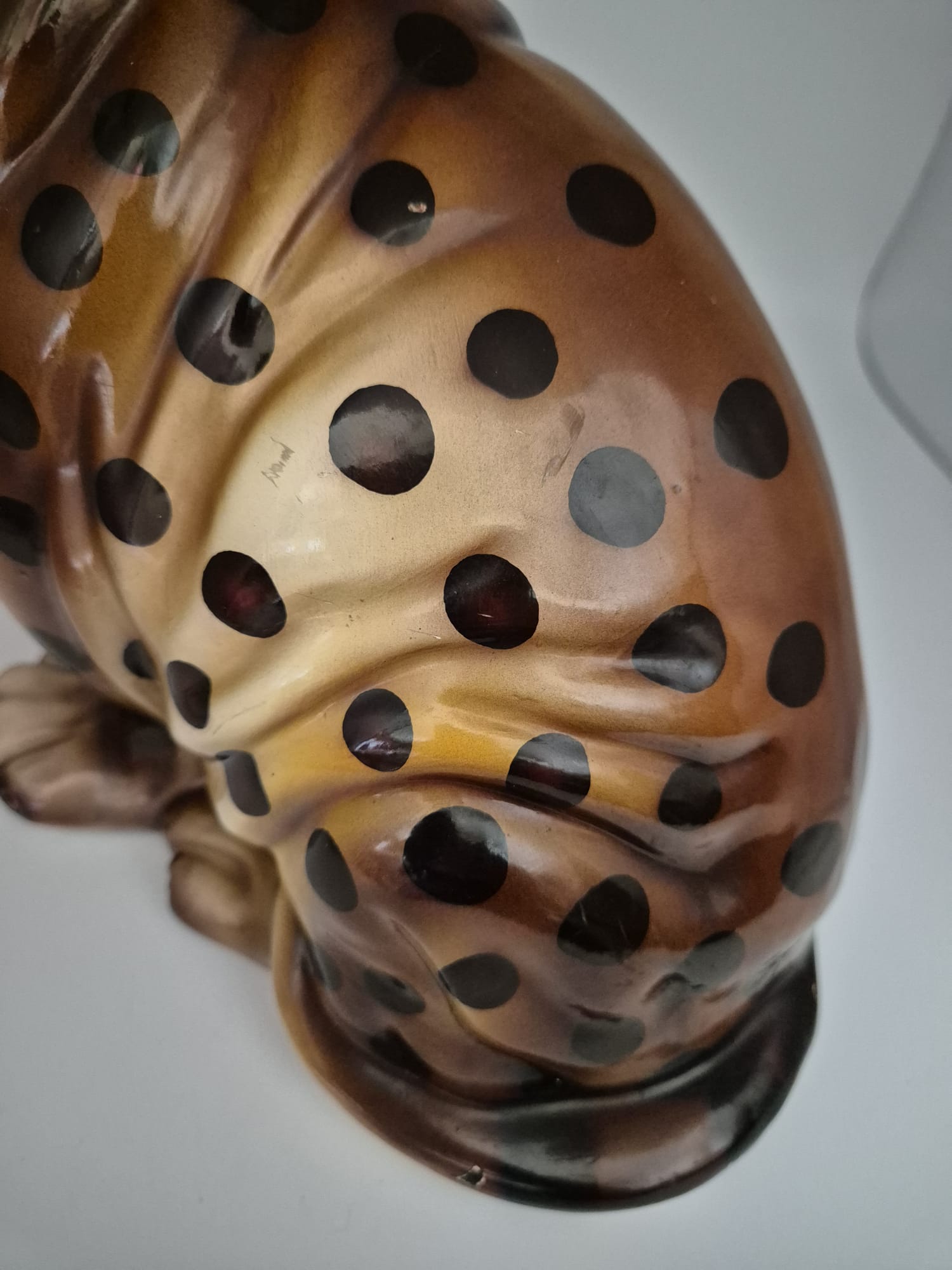 Leopardenskulptur,
Vintage Keramik Leopard Jungtier Figur – Detailreich & Dekorativ