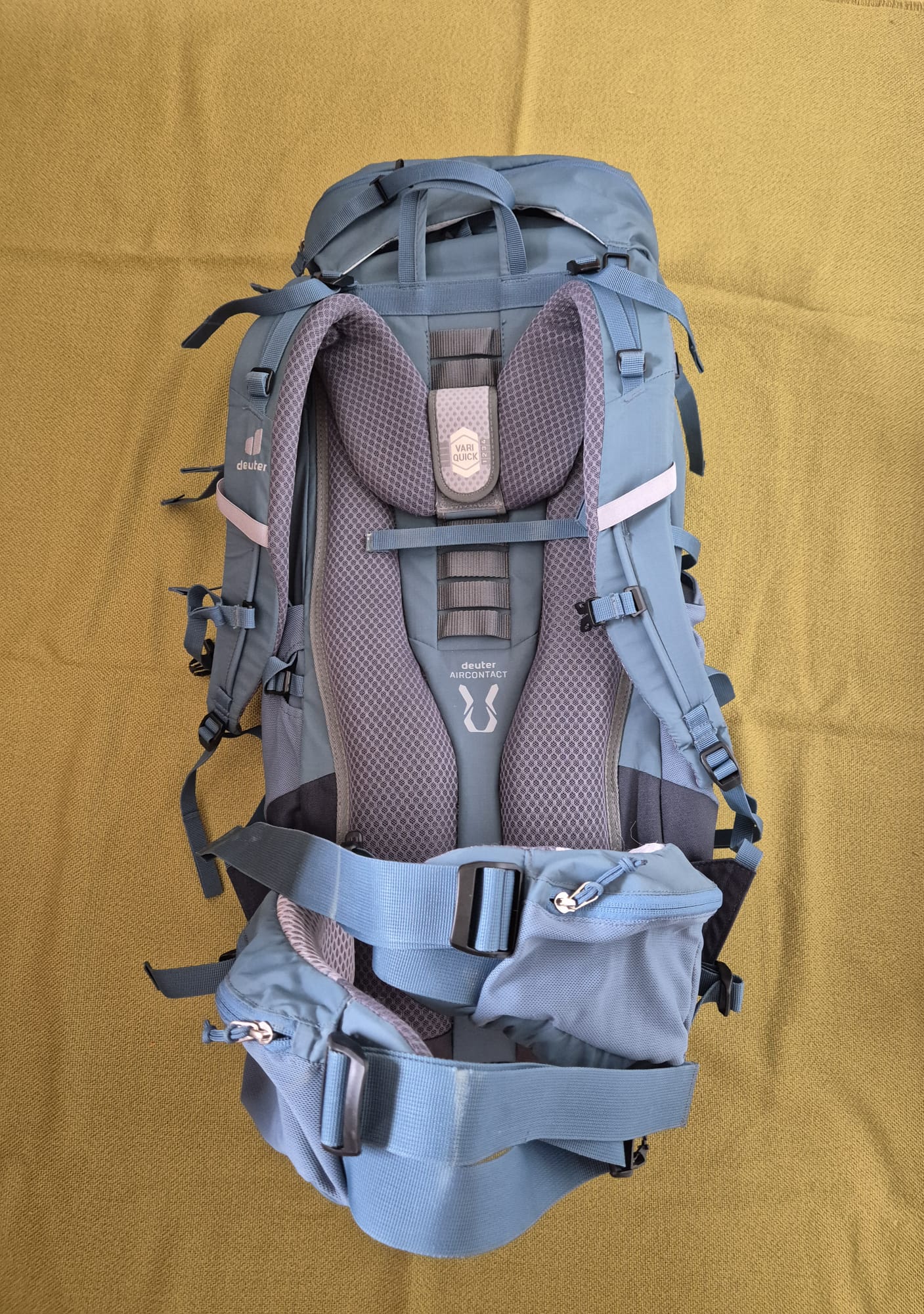 Deuter Aircontact Lite 50+10 Trekkingrucksack mit Rain Cover – neuwertig