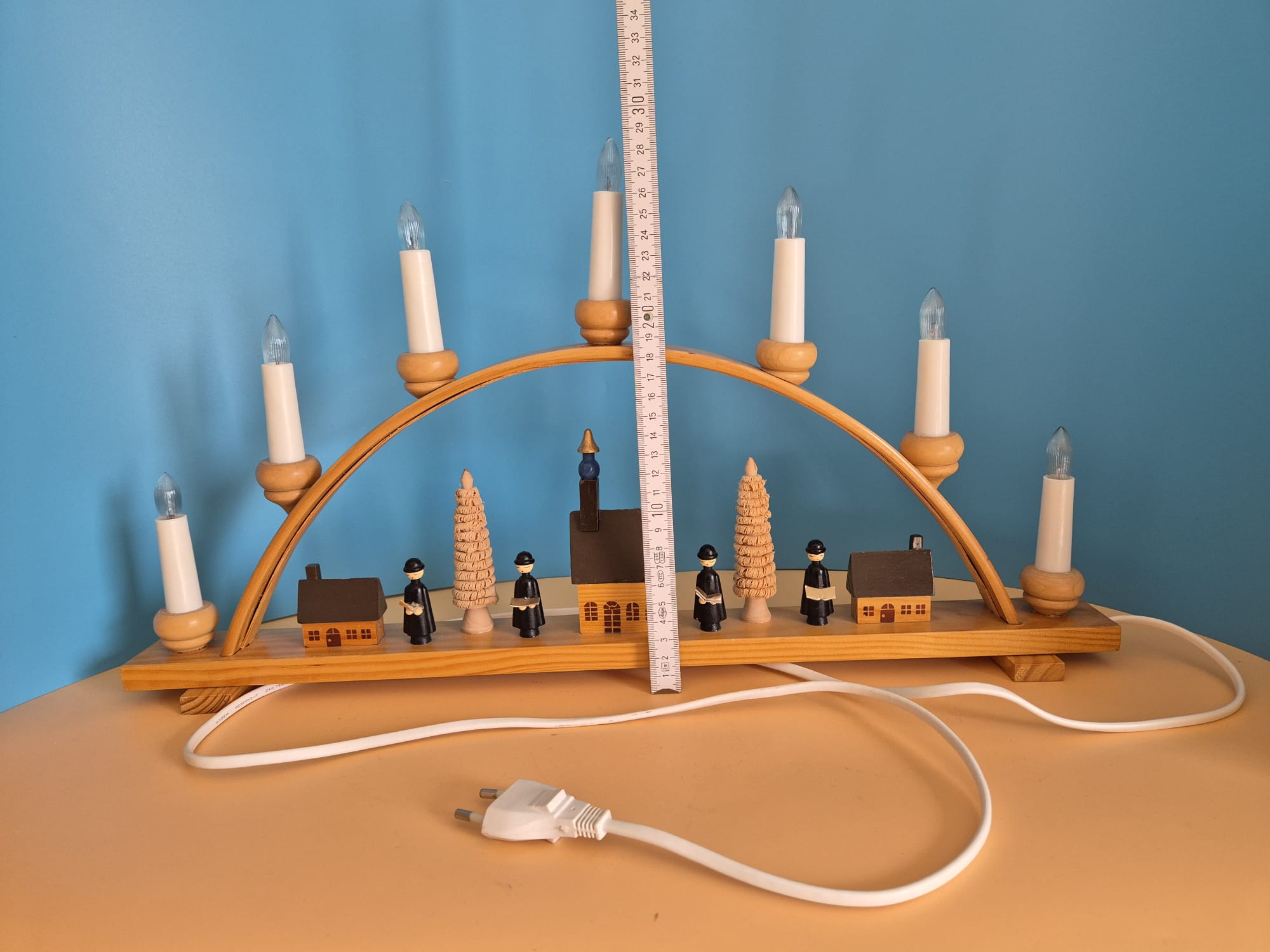 Lichterbogen Erzgebirge von Johannes Schulte mit geschnitztem Dorfmotiv