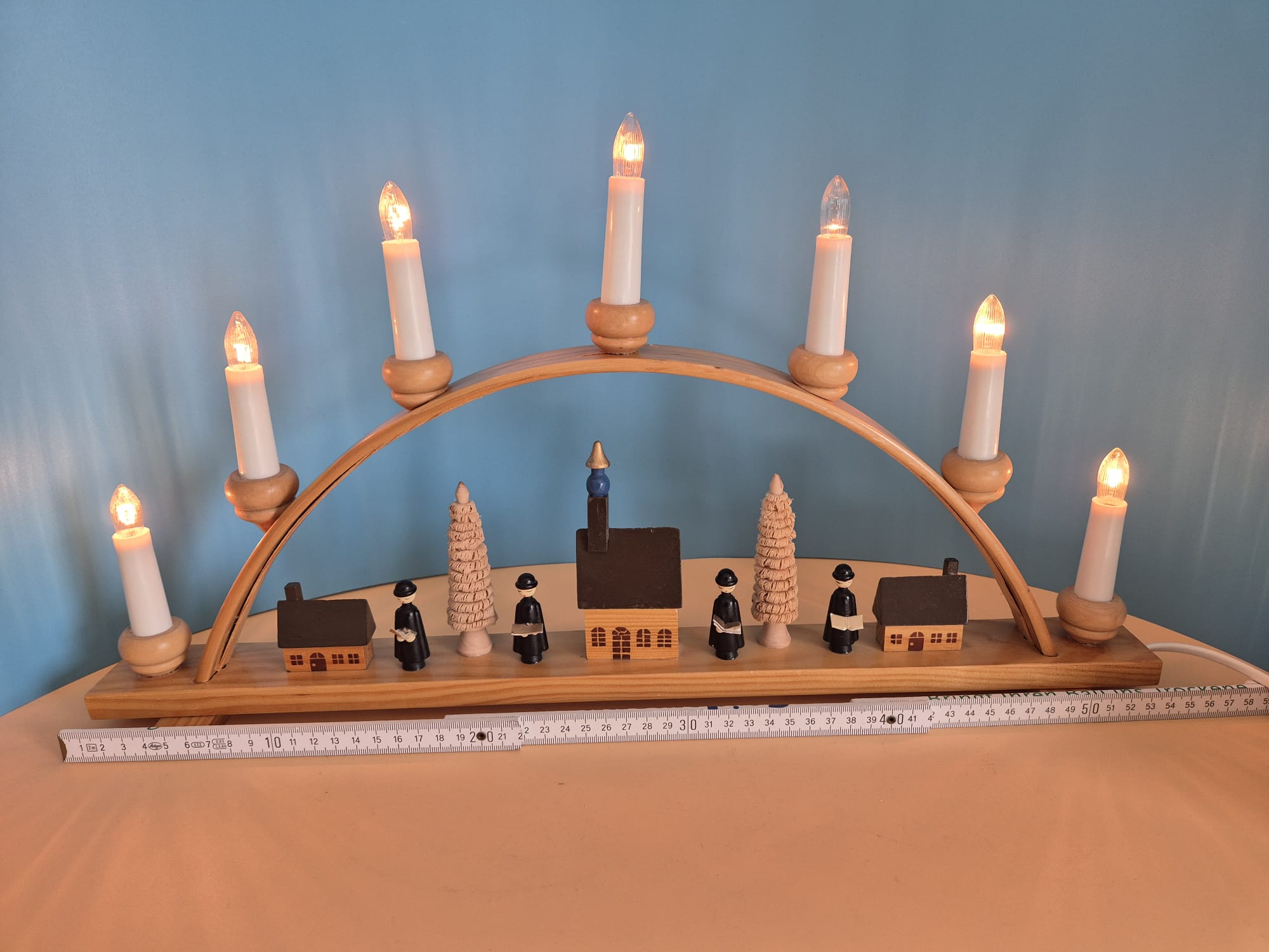 Lichterbogen Erzgebirge von Johannes Schulte mit geschnitztem Dorfmotiv