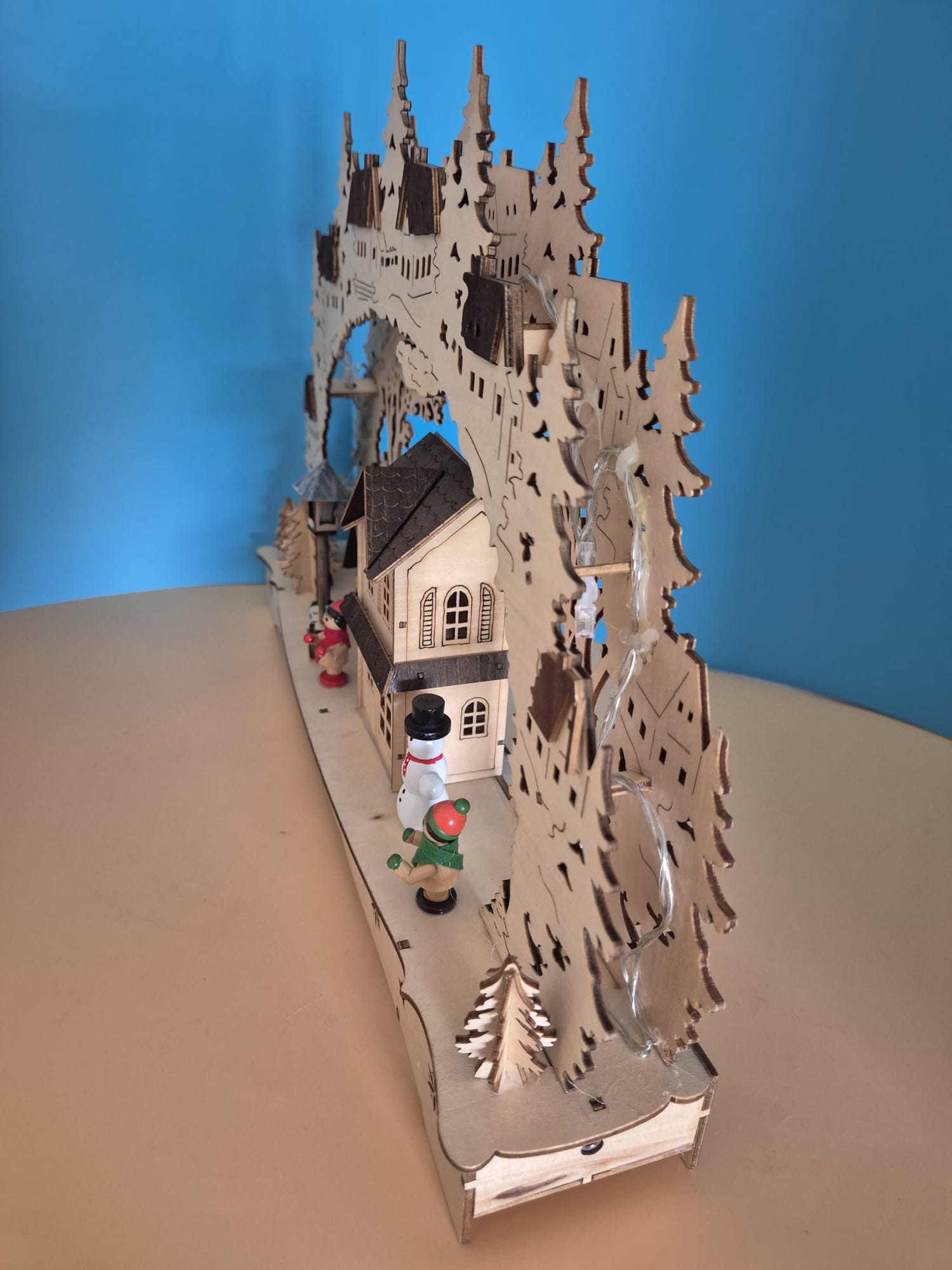 LED-Lichterbogen „Winterdorf“ von Schulte Kunstgewerbe