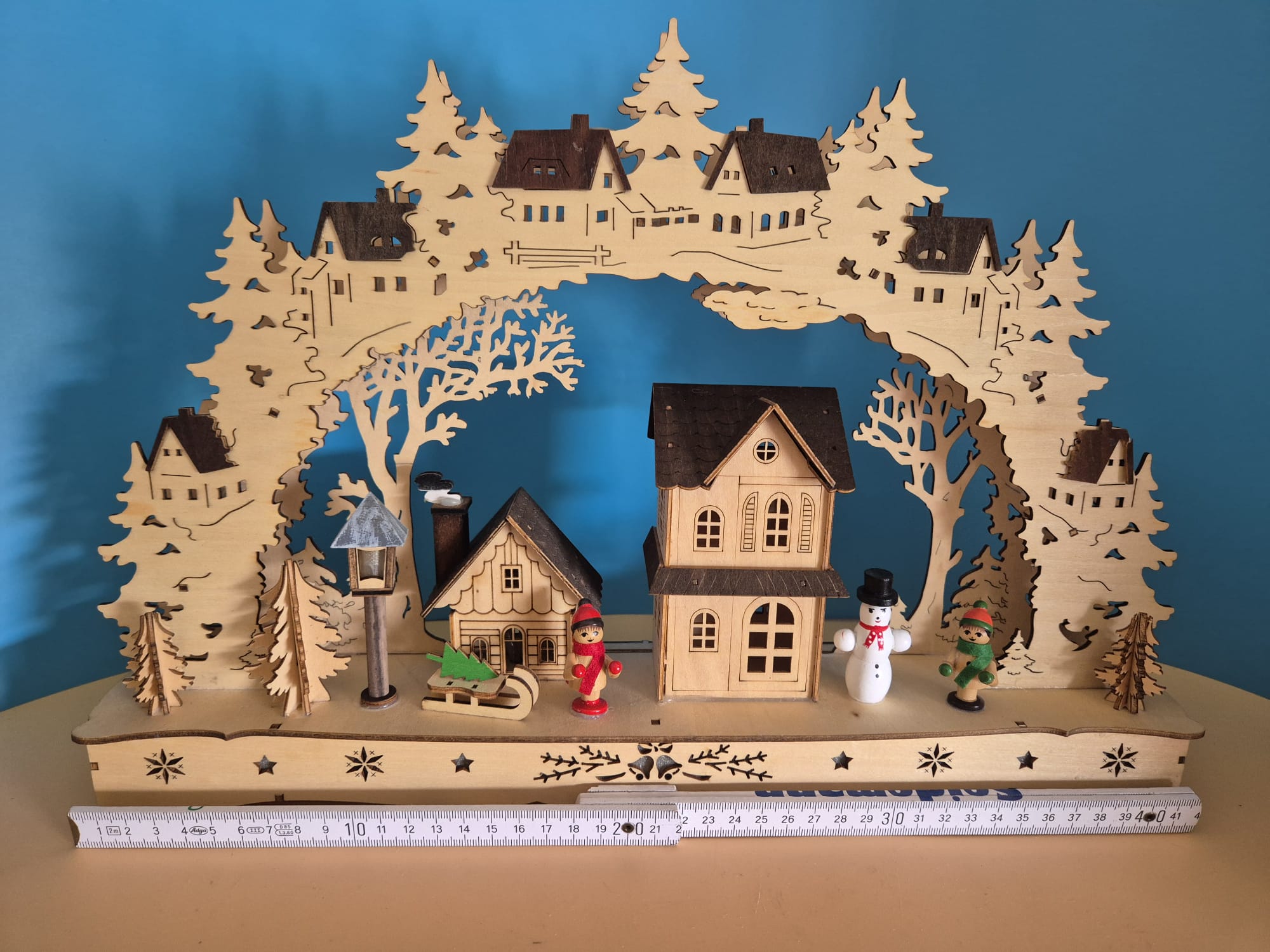 LED-Lichterbogen „Winterdorf“ von Schulte Kunstgewerbe