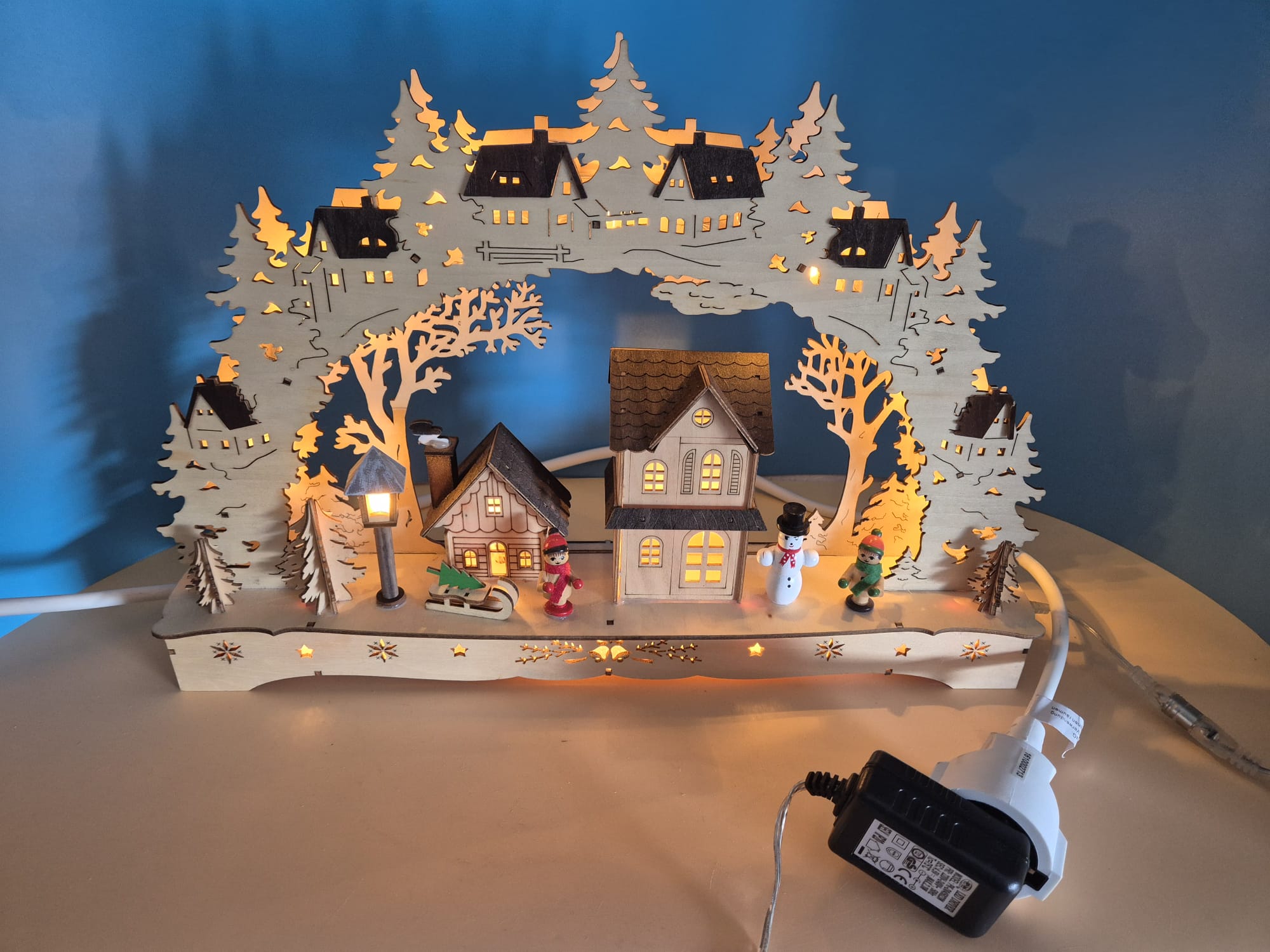 LED-Lichterbogen „Winterdorf“ von Schulte Kunstgewerbe