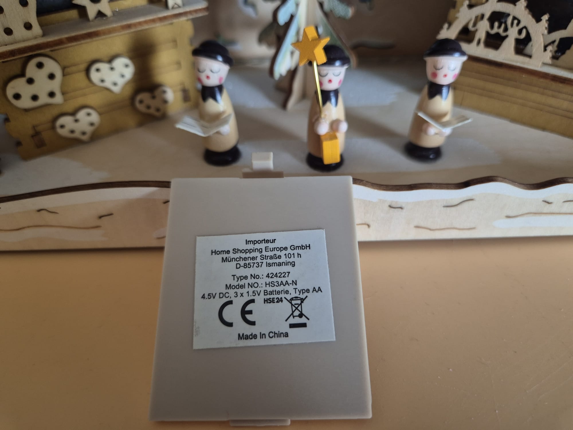 Schwibbogenerhöhung, Unterbau, Fensterbank Weihnachtliche LED-Dekoszene mit Sternensängern