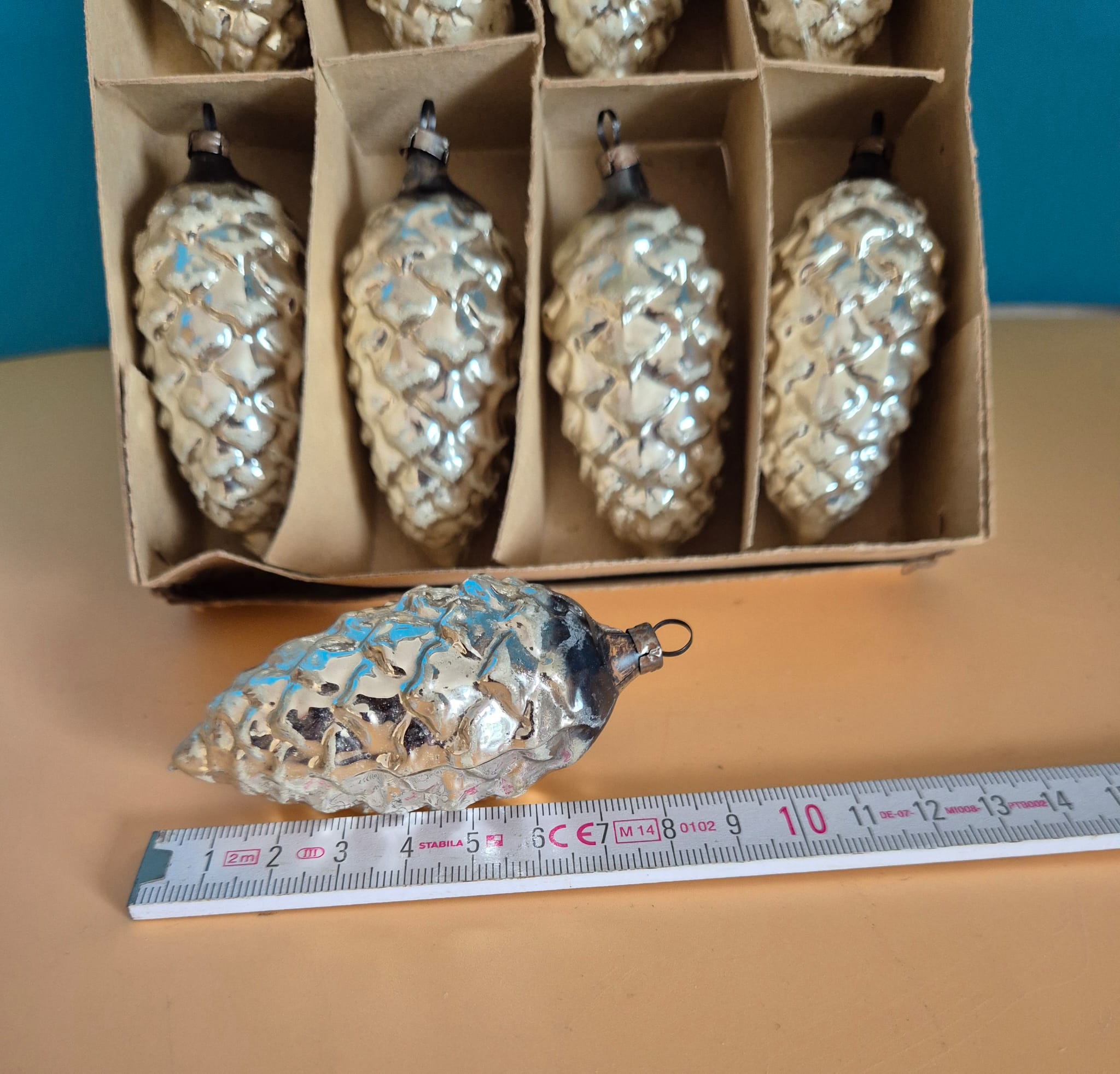 Weiße Zapfen Christbaumanhänger aus Glas