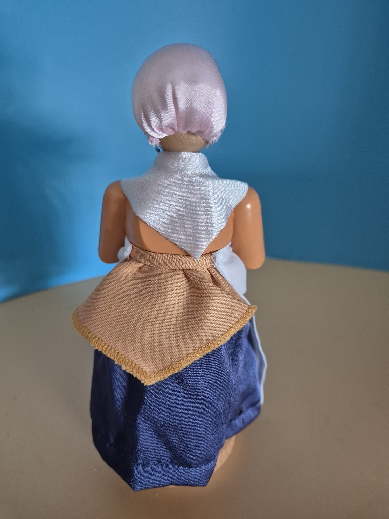 Räucherfigur „Das Schokoladenmädchen“ – Gebr. Braun GBR