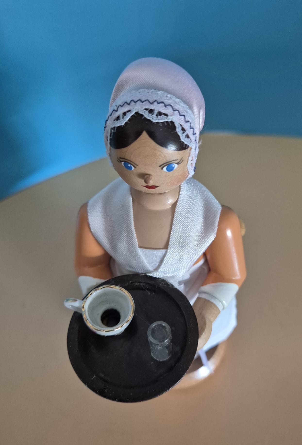 Räucherfigur „Das Schokoladenmädchen“ – Gebr. Braun GBR