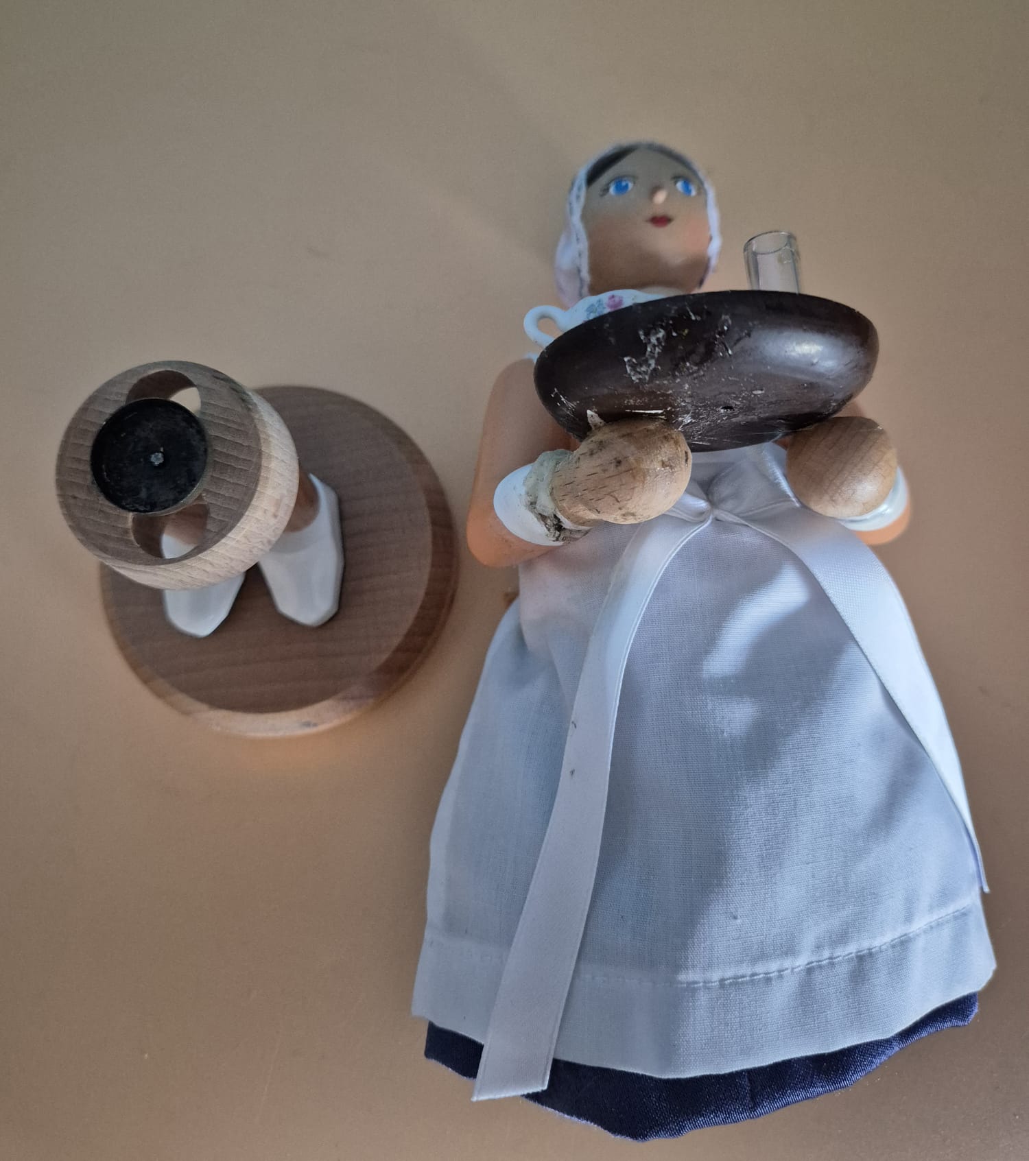 Räucherfigur „Das Schokoladenmädchen“ – Gebr. Braun GBR