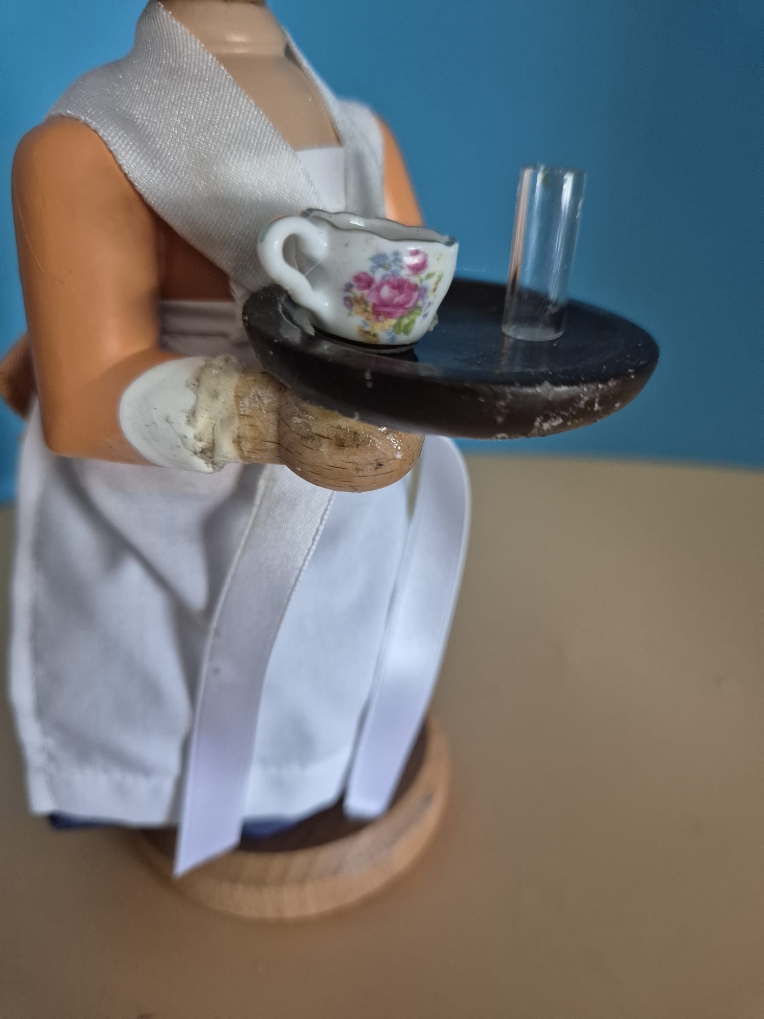 Räucherfigur „Das Schokoladenmädchen“ – Gebr. Braun GBR