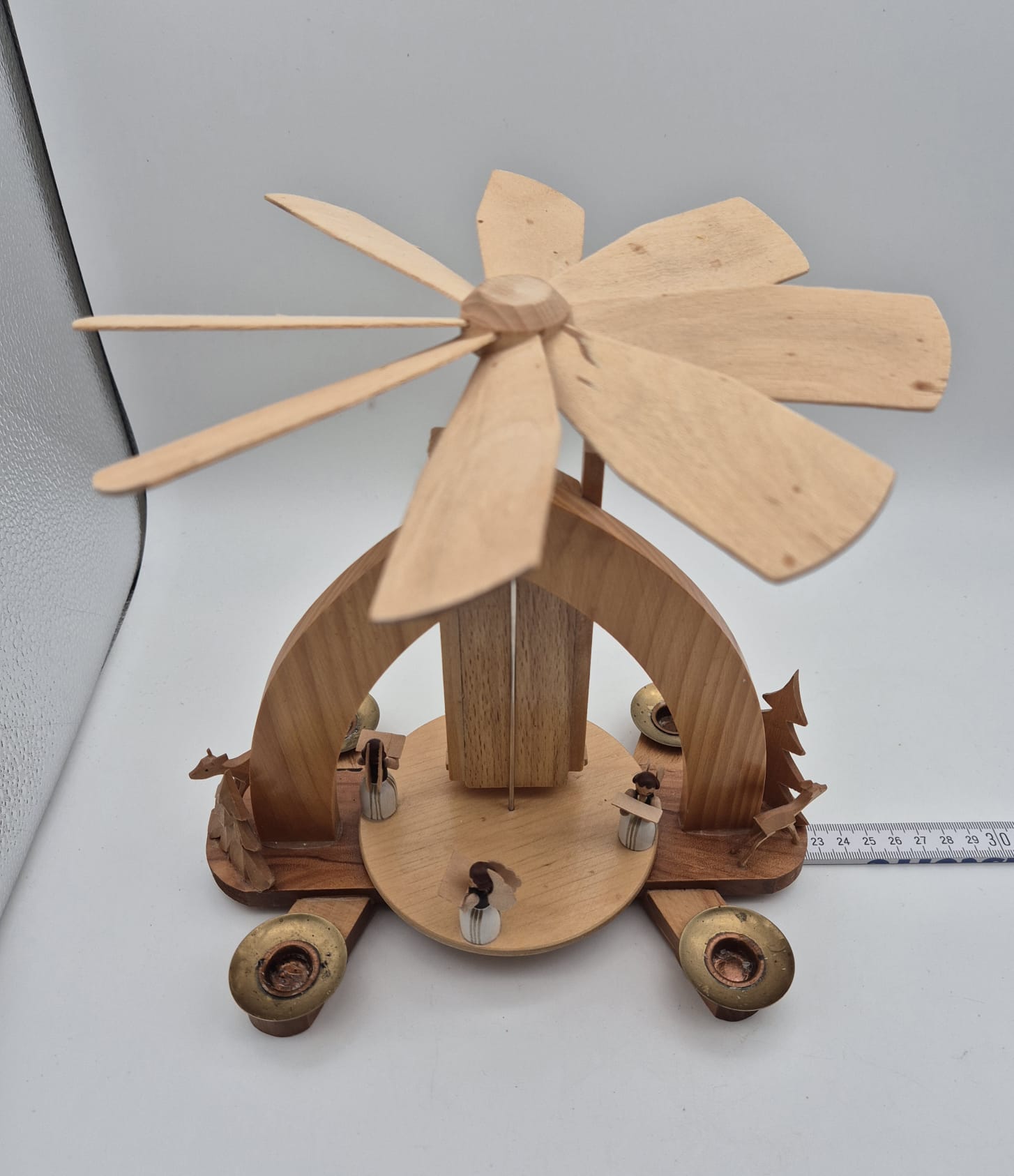Holzpyramide „Dom-Pyramide“ mit Engel und Rehen