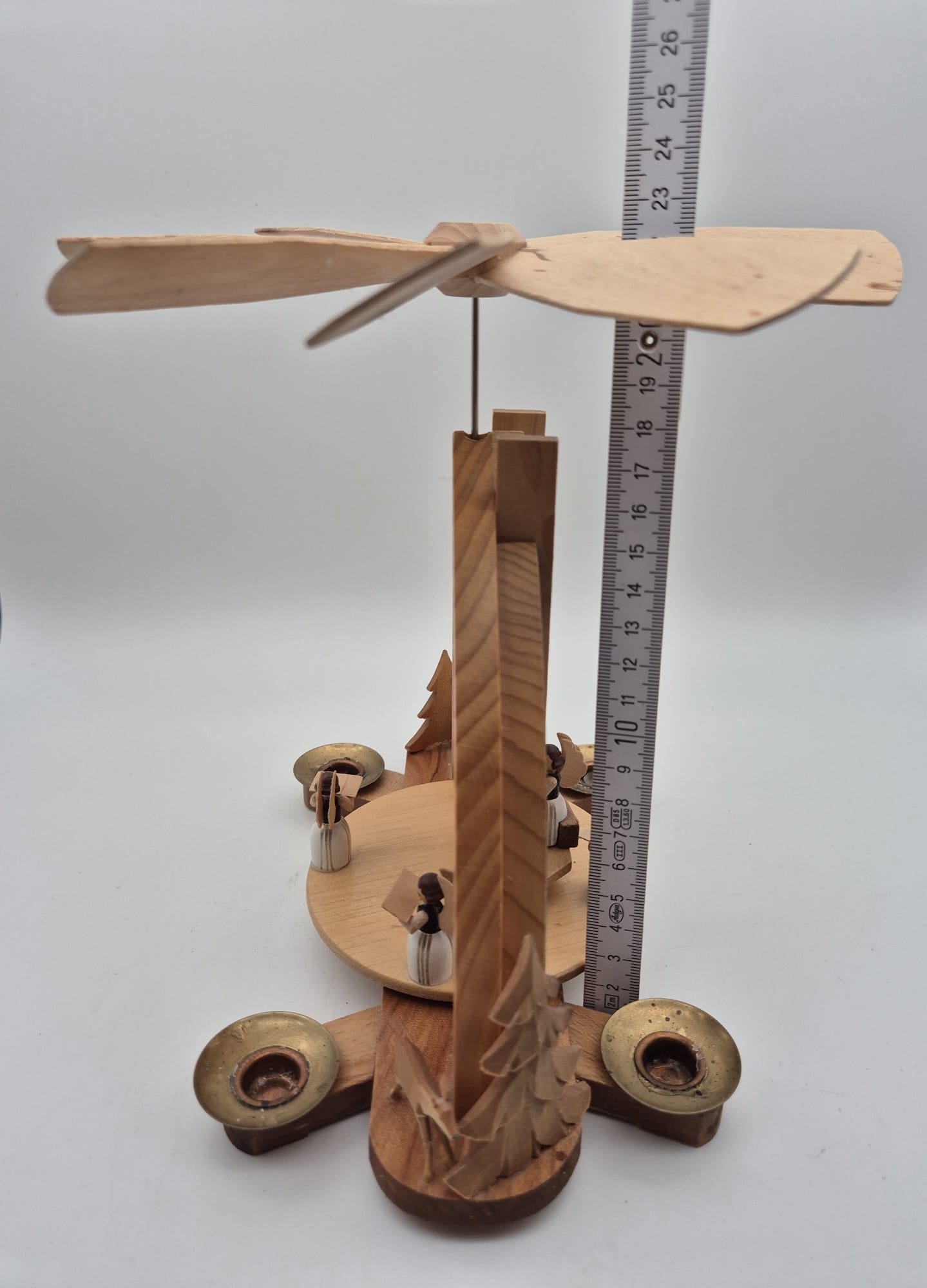 Holzpyramide „Dom-Pyramide“ mit Engel und Rehen