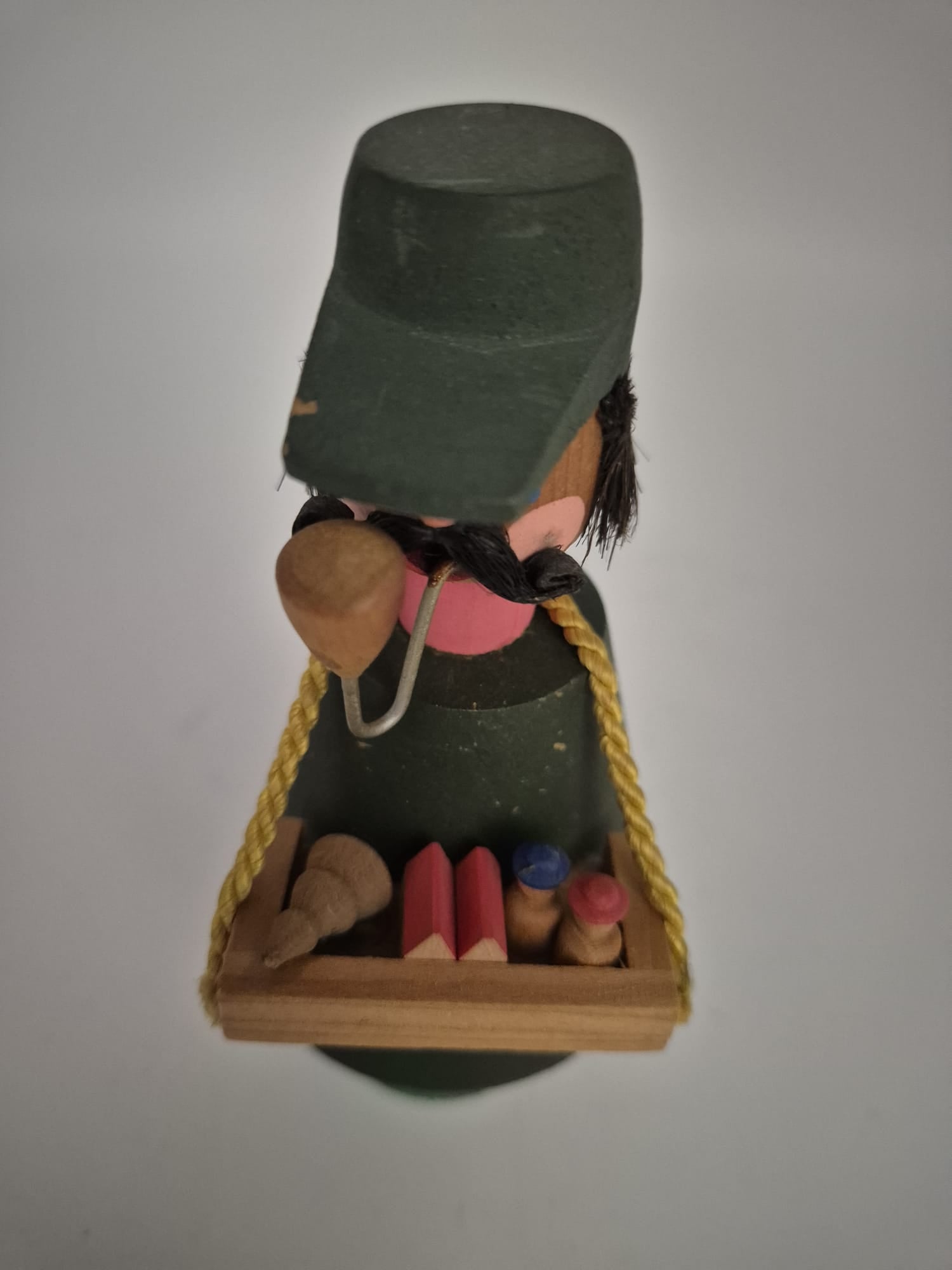 Räuchermann Erzgebirge – Händler mit Bauchladen