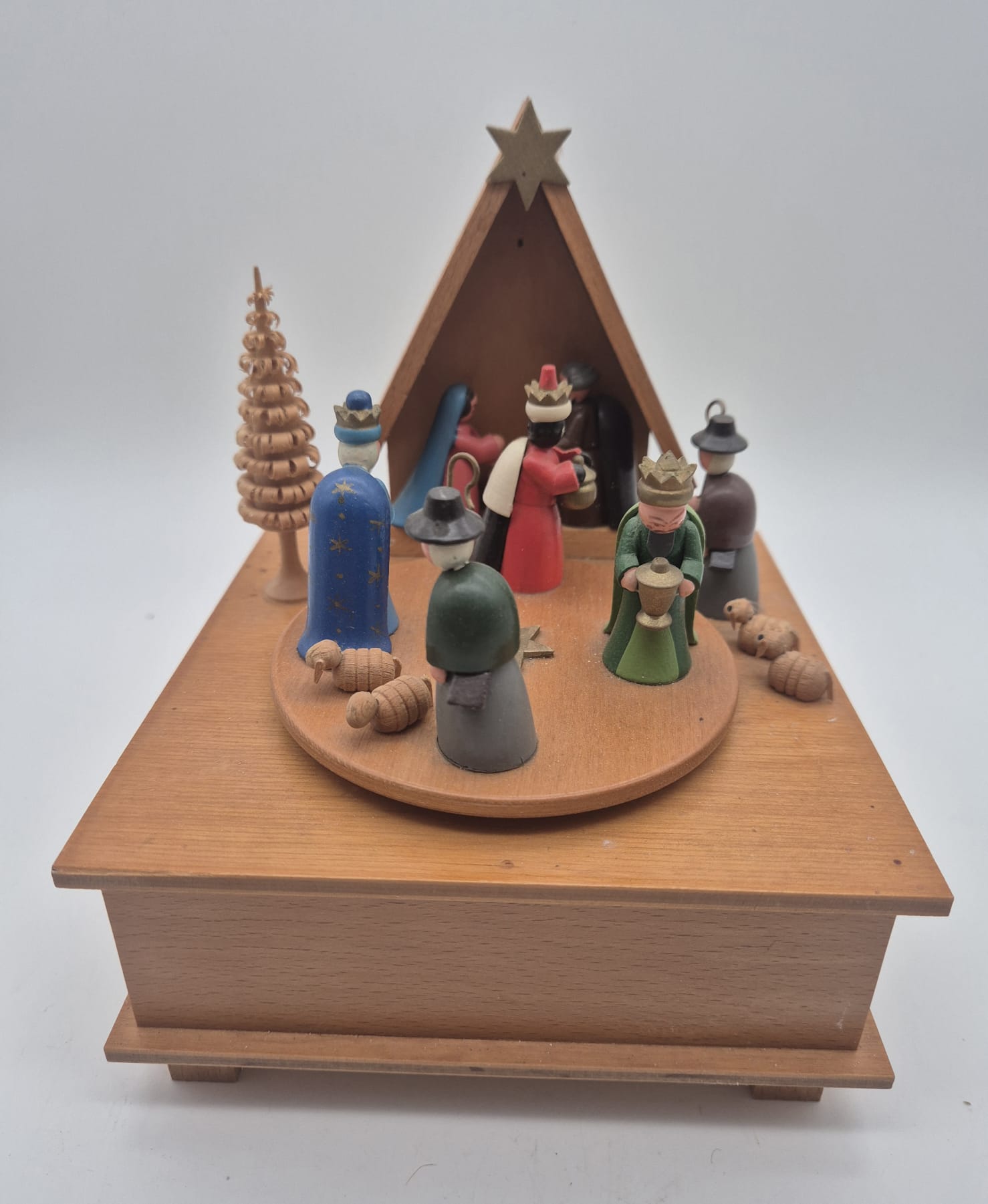 Holz-Spieluhr Krippe mit Figuren