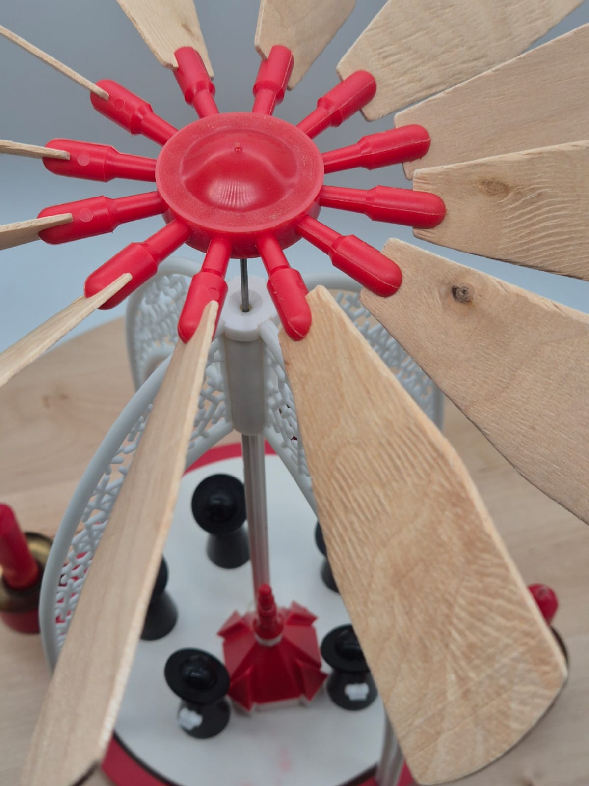 DDR Figurenkarussell – Bogenpyramide mit Kurrendesängern