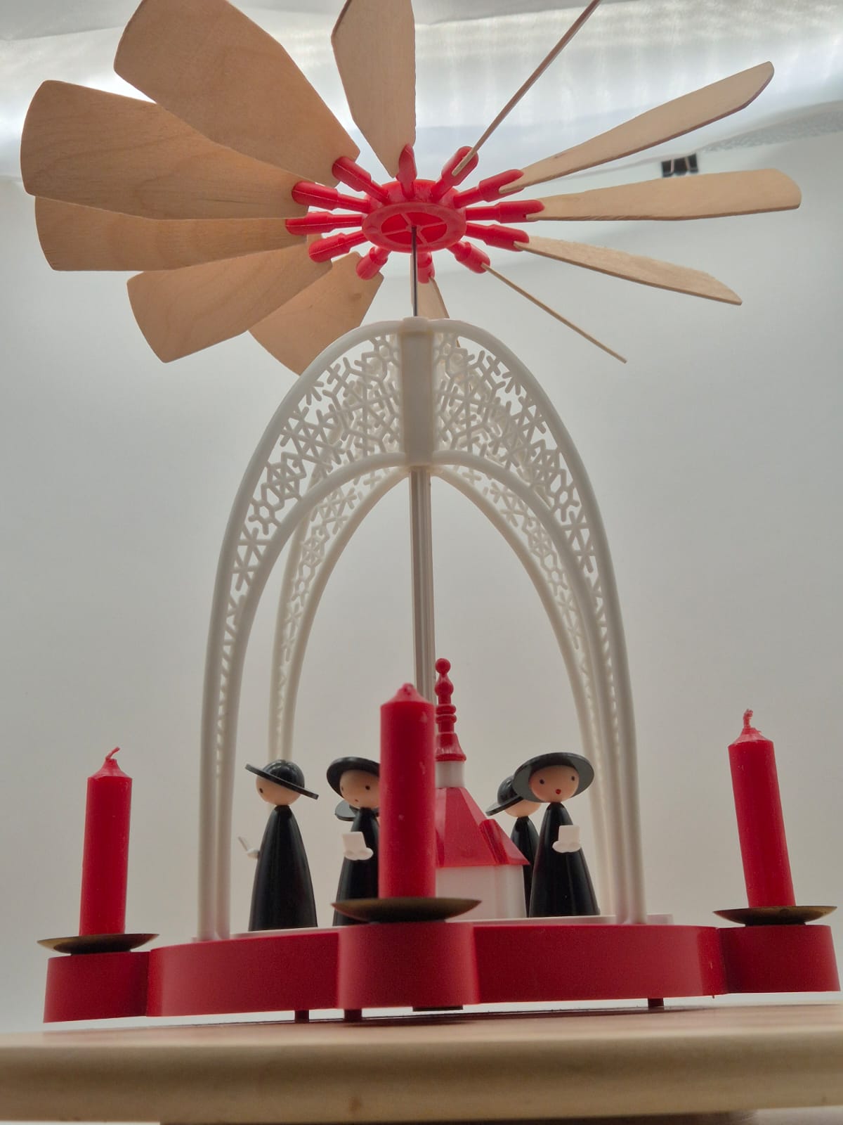 DDR Figurenkarussell – Bogenpyramide mit Kurrendesängern