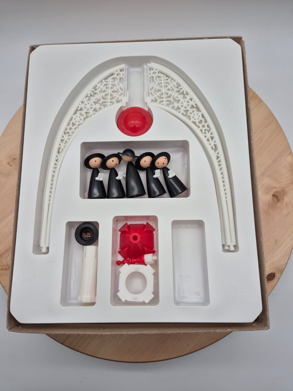 DDR Figurenkarussell – Bogenpyramide mit Kurrendesängern