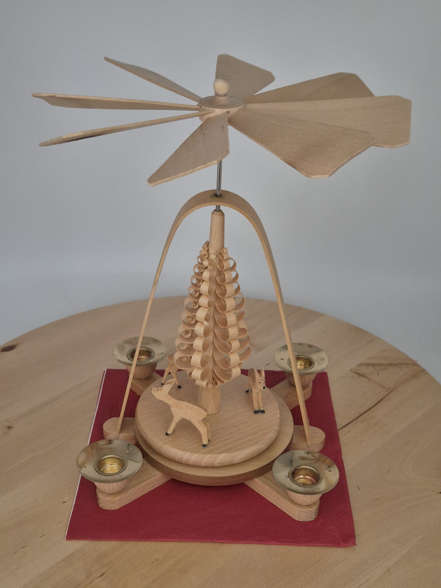 Erzgebirgische Pyramide mit Rehen – Dregeno Seiffen