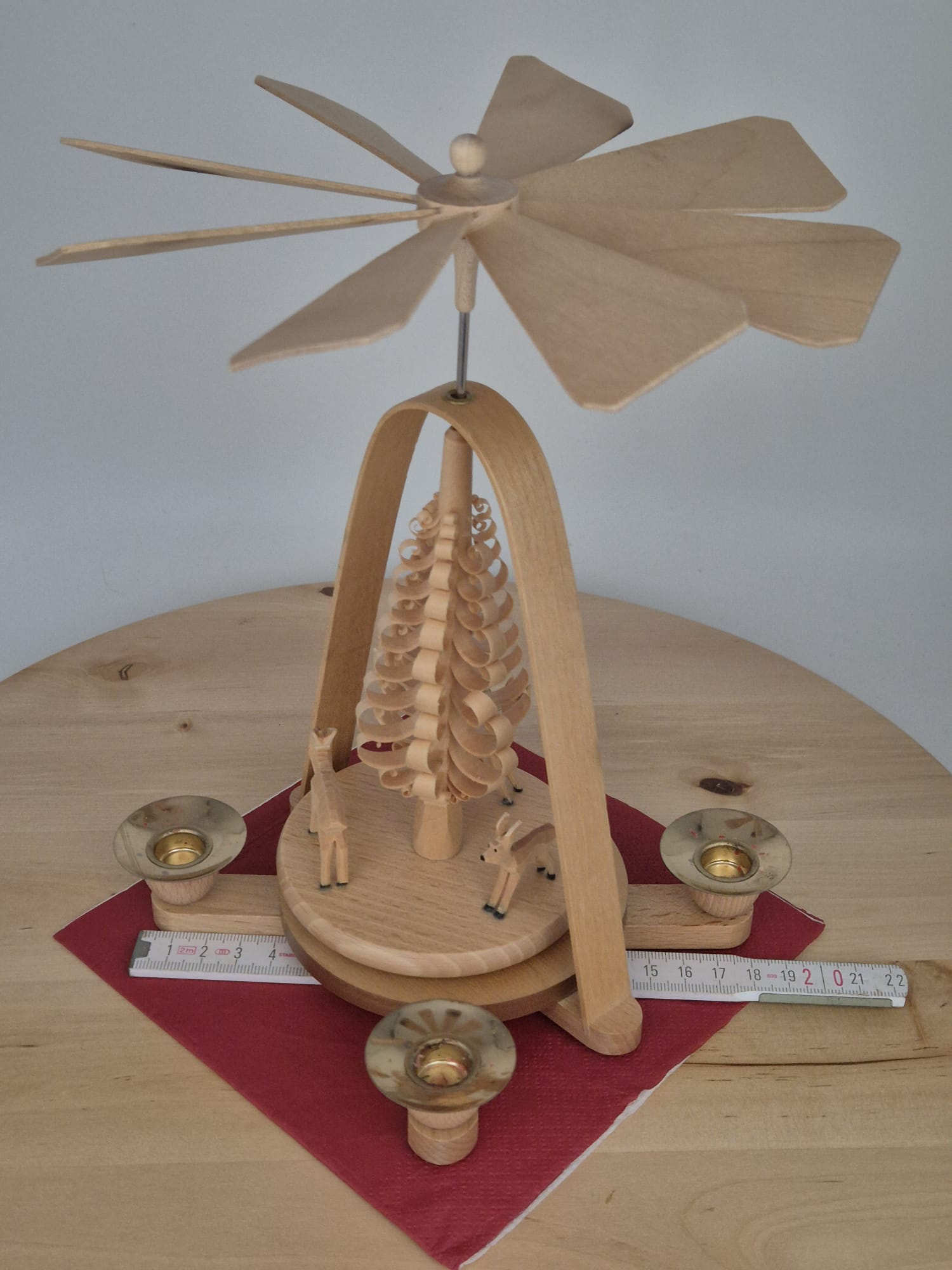 Erzgebirgische Pyramide mit Rehen – Dregeno Seiffen