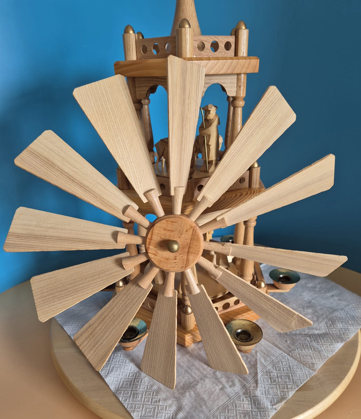 Erzgebirgische Weihnachts-Pyramide, zweistöckig – Dregeno Seiffen (Manfred Will)