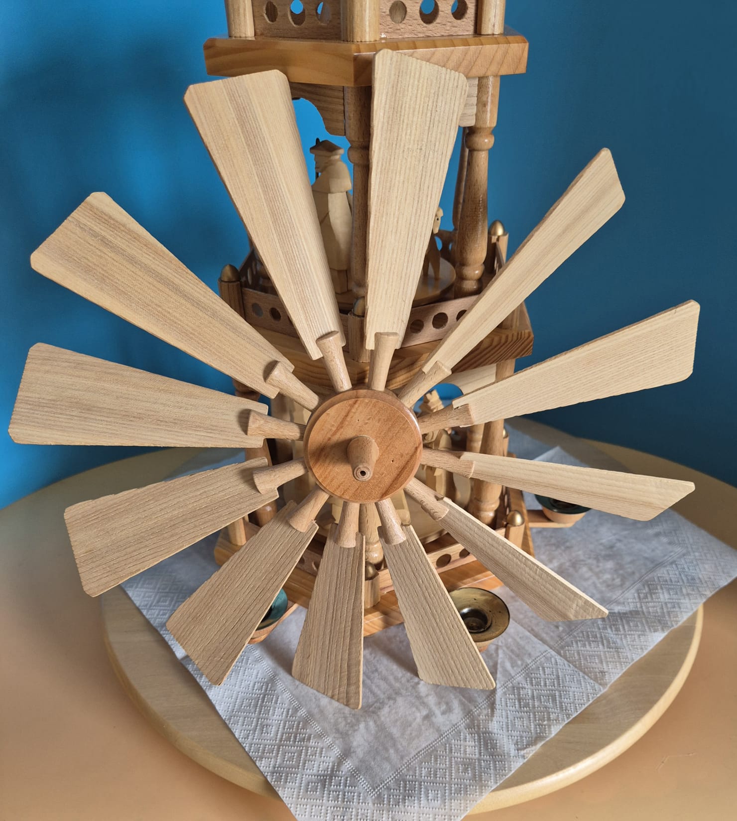 Erzgebirgische Weihnachts-Pyramide, zweistöckig – Dregeno Seiffen (Manfred Will)