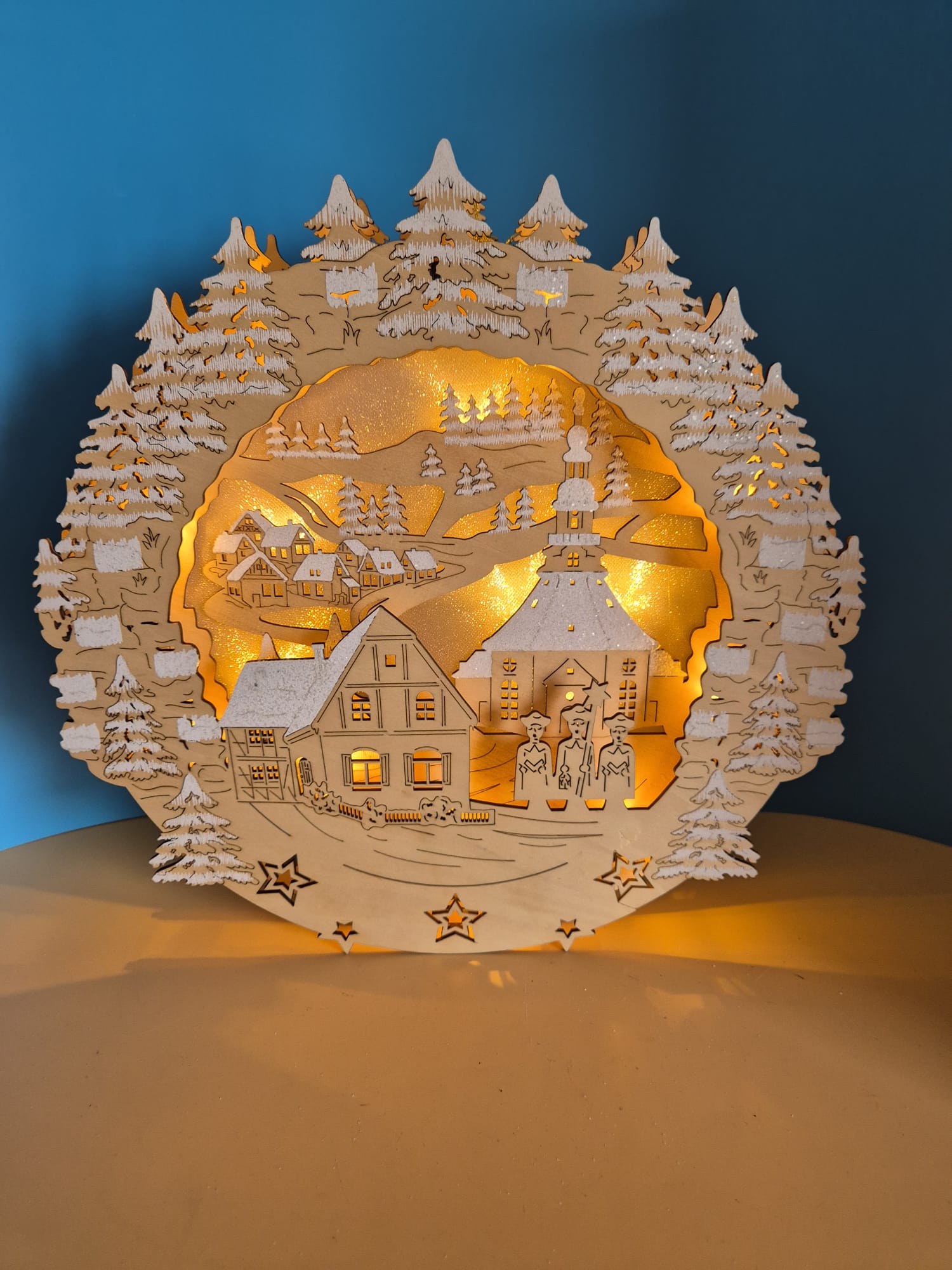 LED-Fensterbild mit Winterdorf-Motiv – HSE24