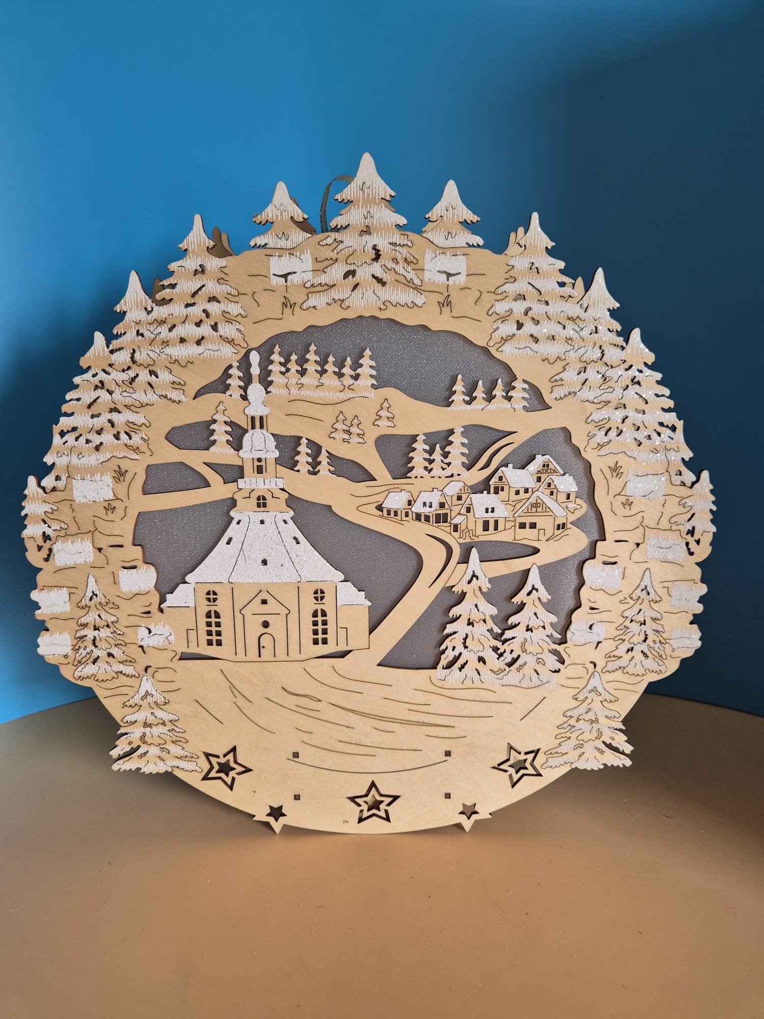 LED-Fensterbild mit Winterdorf-Motiv – HSE24