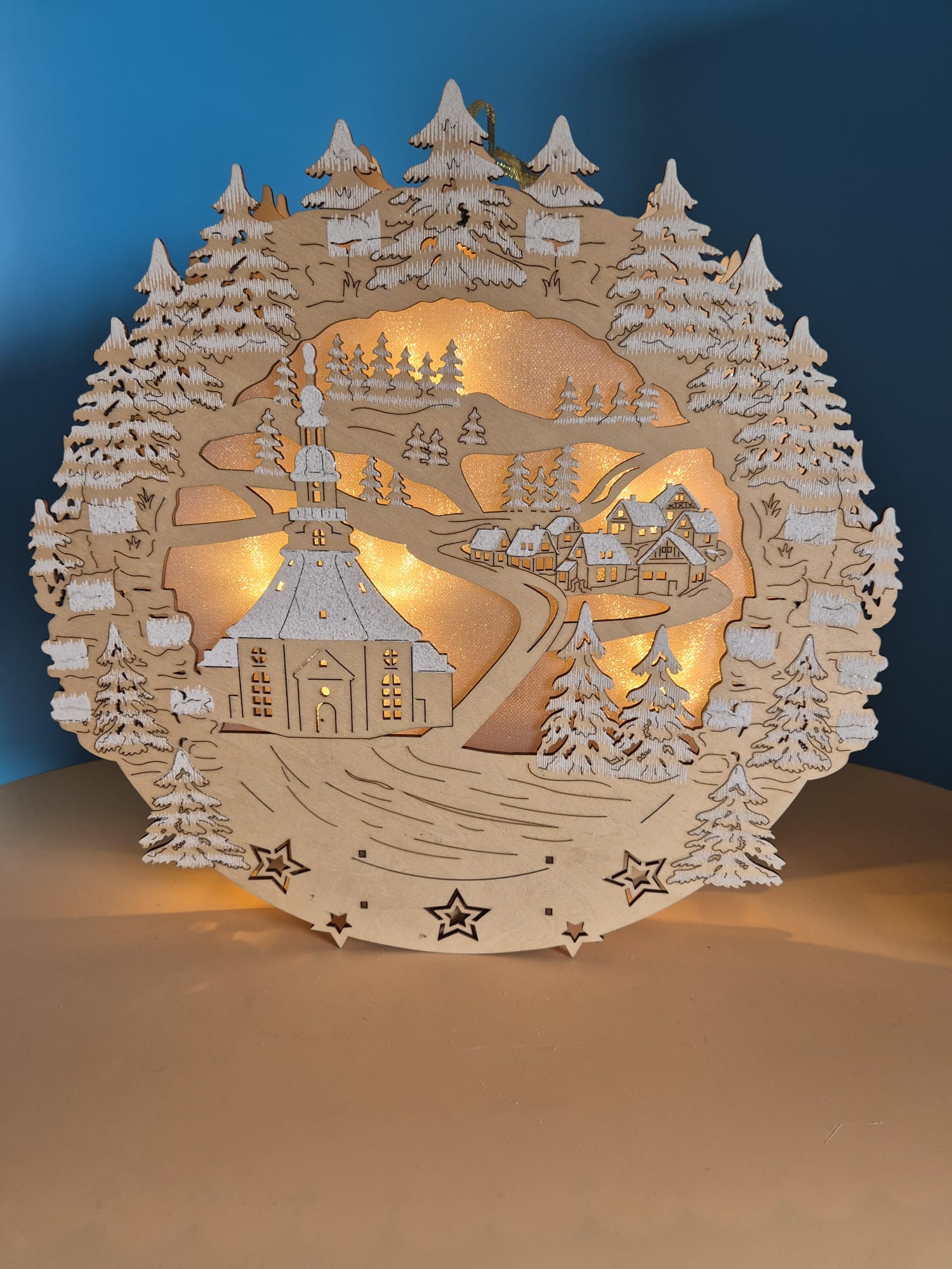 LED-Fensterbild mit Winterdorf-Motiv – HSE24