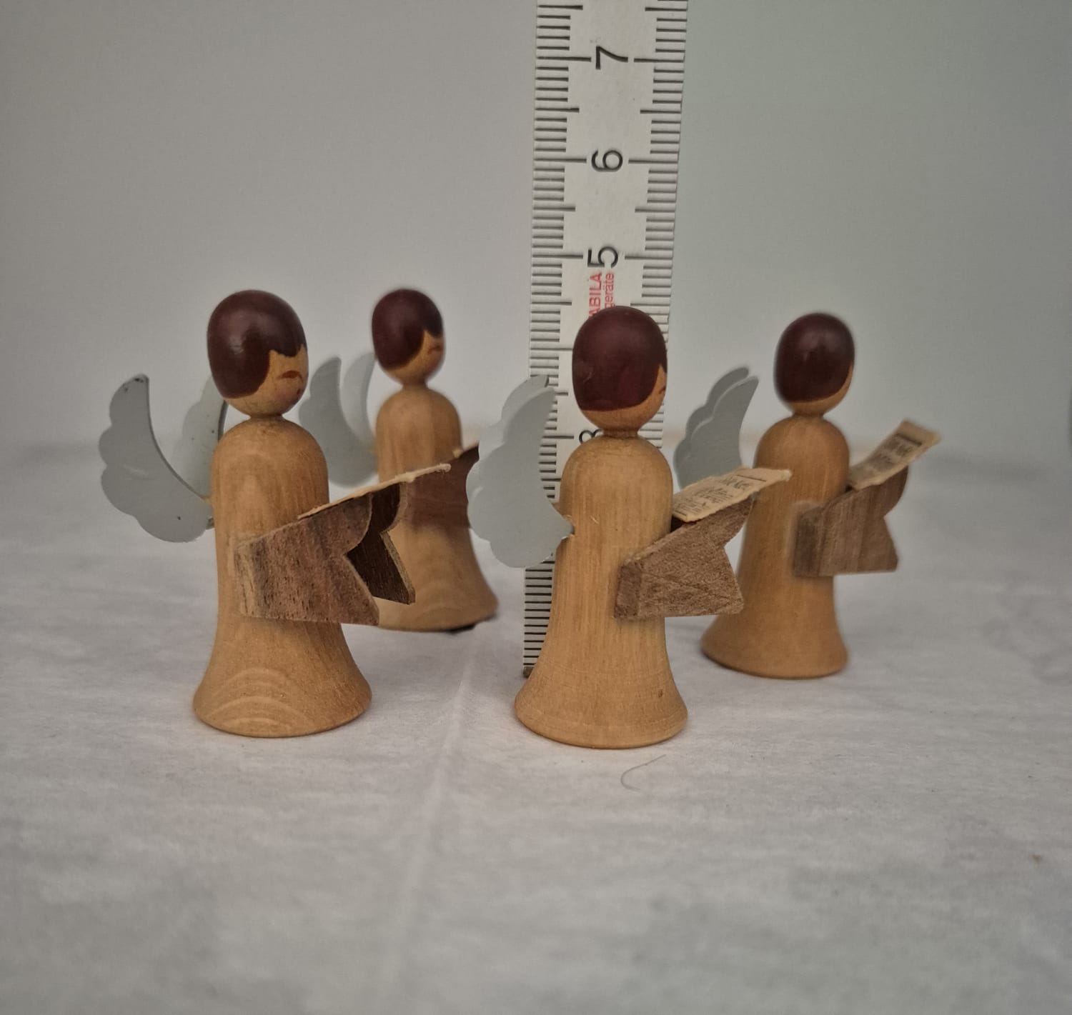 Erzgebirgische Engel mit Notenblättern – Handarbeit