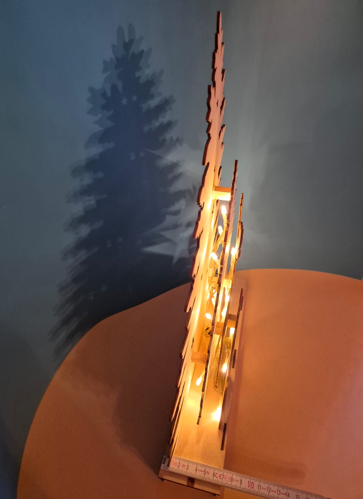 Holz-Dekoleuchte mit Hirschmotiv – LED beleuchtet