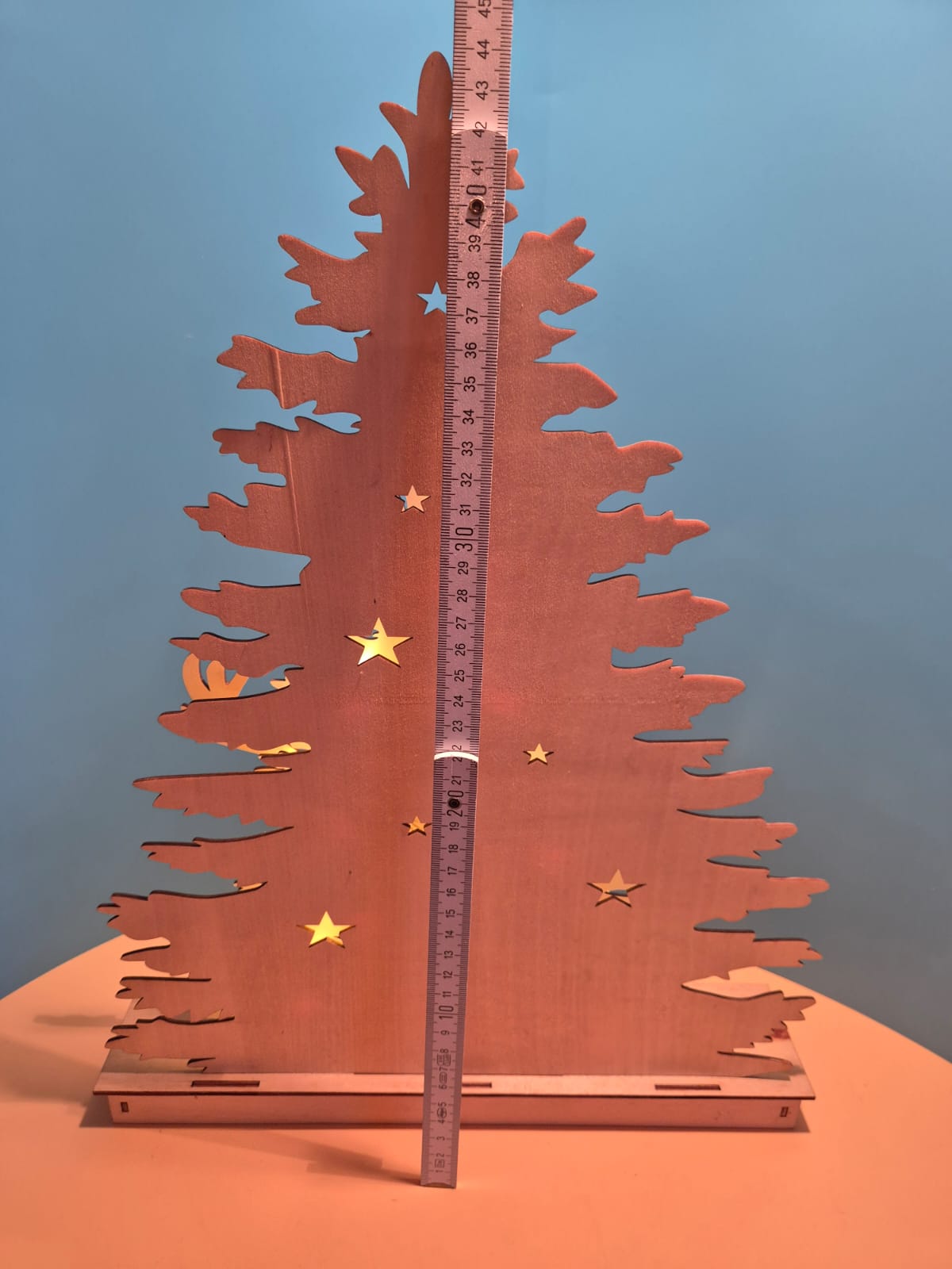 Holz-Dekoleuchte mit Hirschmotiv – LED beleuchtet