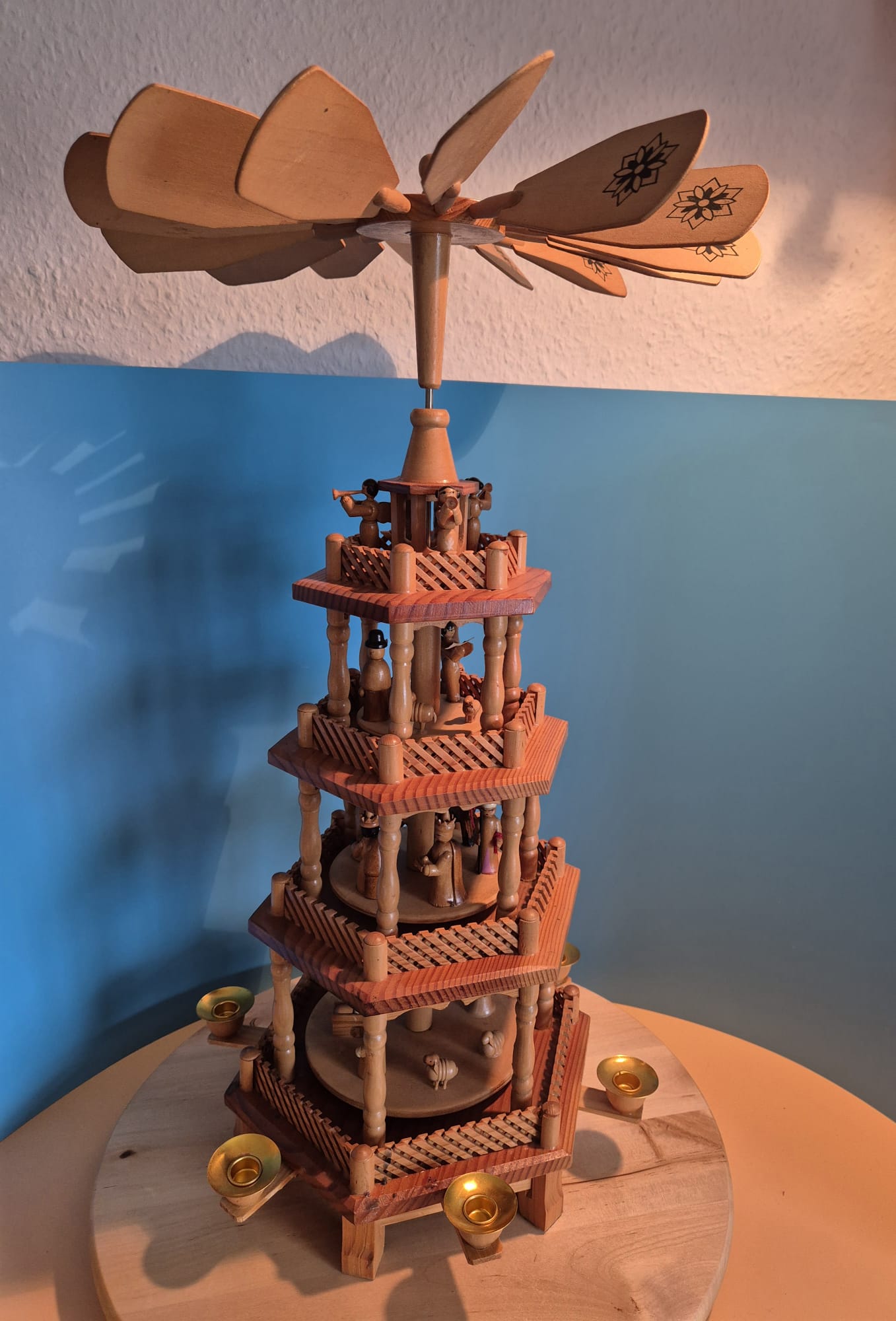 Astor Weihnachts-Pyramide – 4-stöckig
