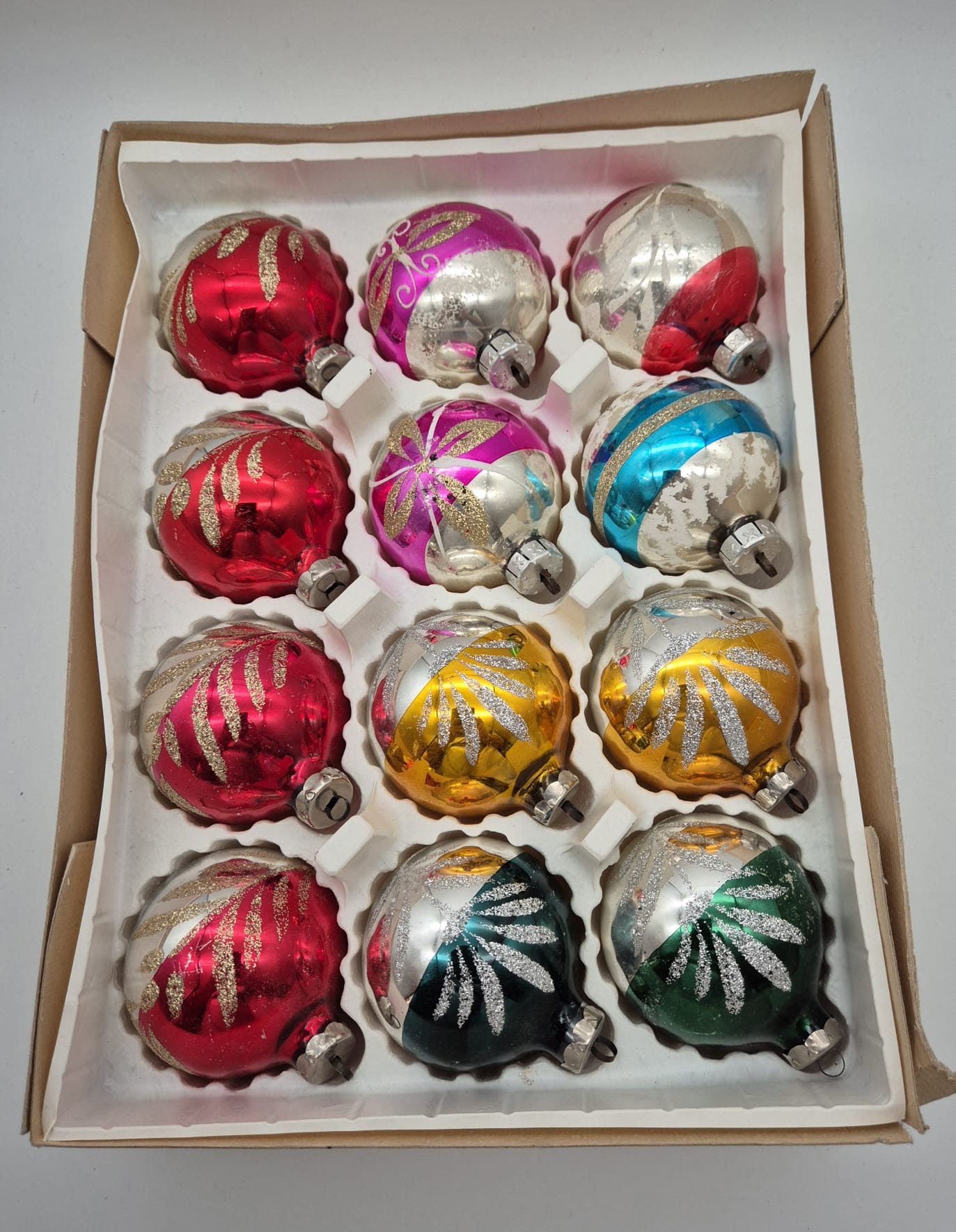 DDR Weihnachtskugeln mit Glitzerblättern aus Glas