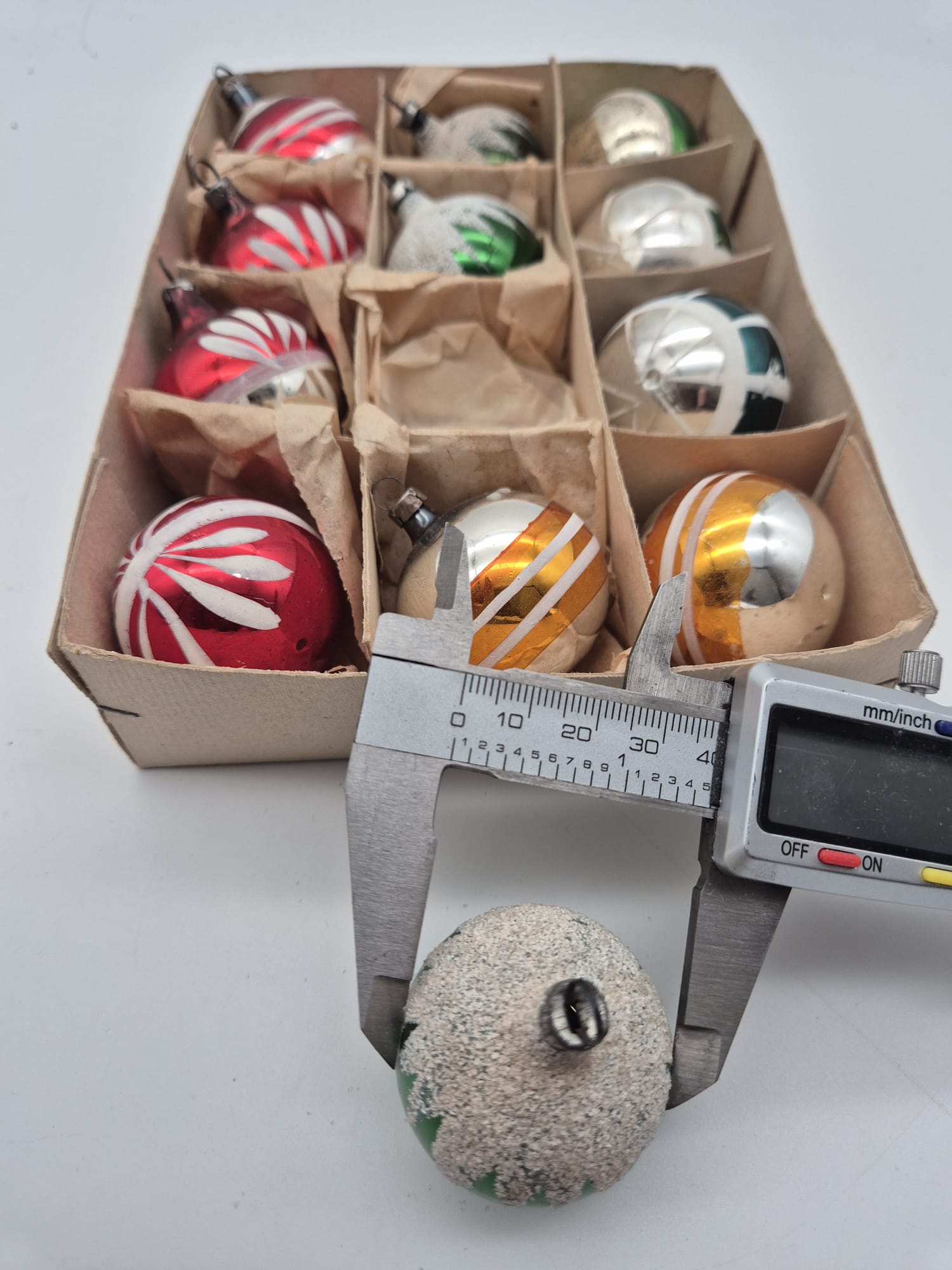 Alte Weihnachtskugeln aus Glas