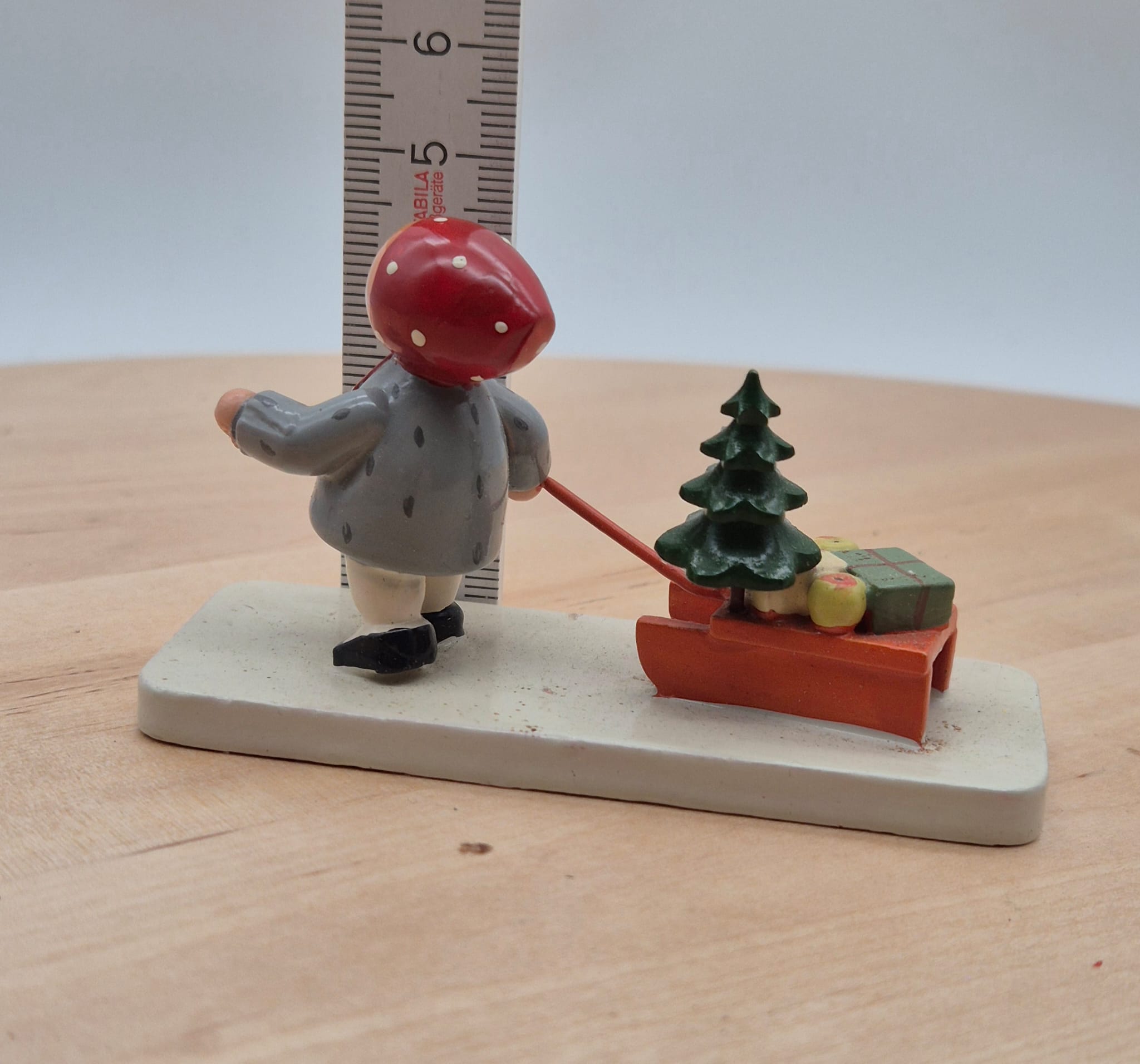 DDR Erzgebirge Holzfigur – Mädchen mit Schlitten