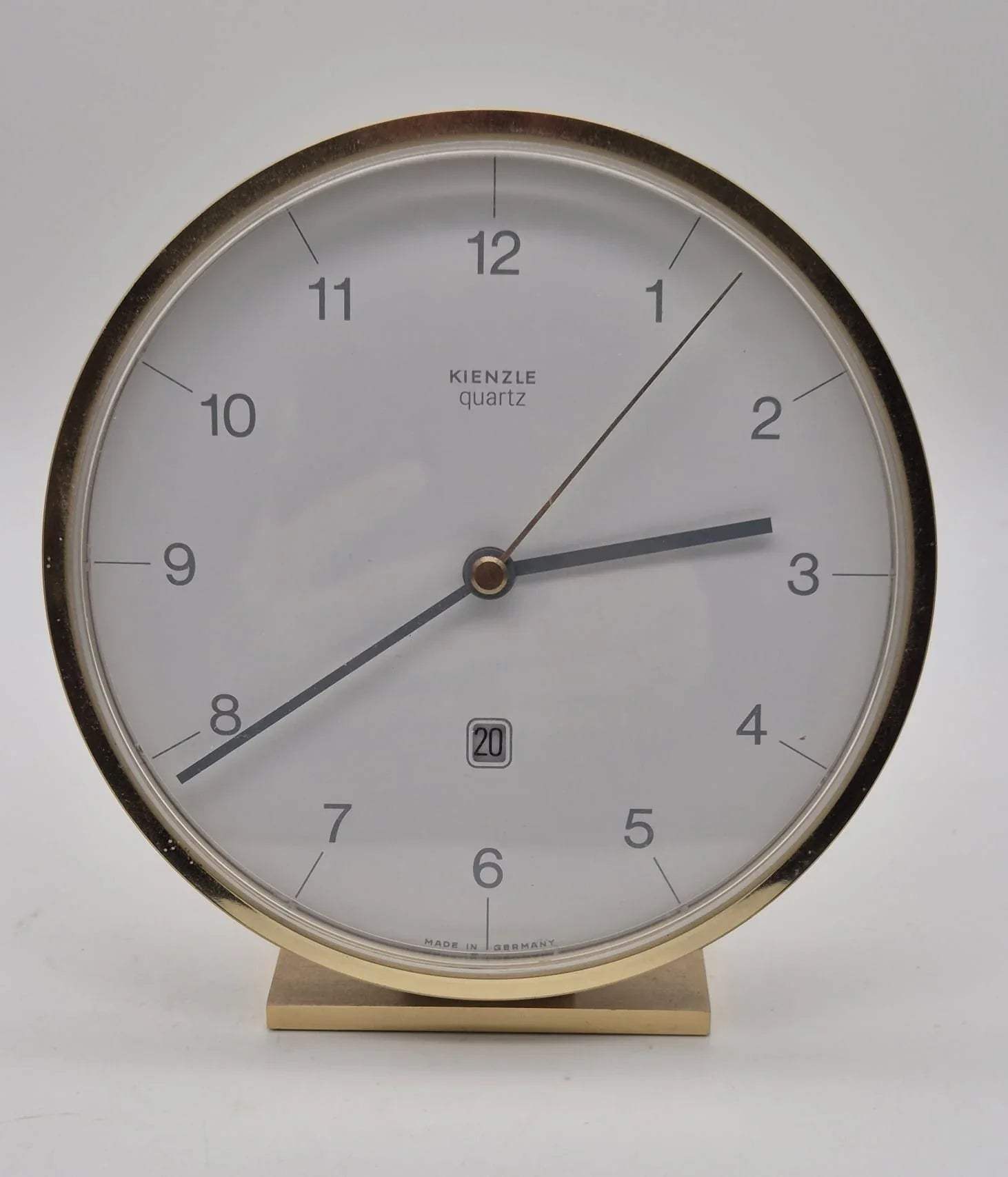 Kienzle Quartz Tischuhr mit Datum – Made in Germany