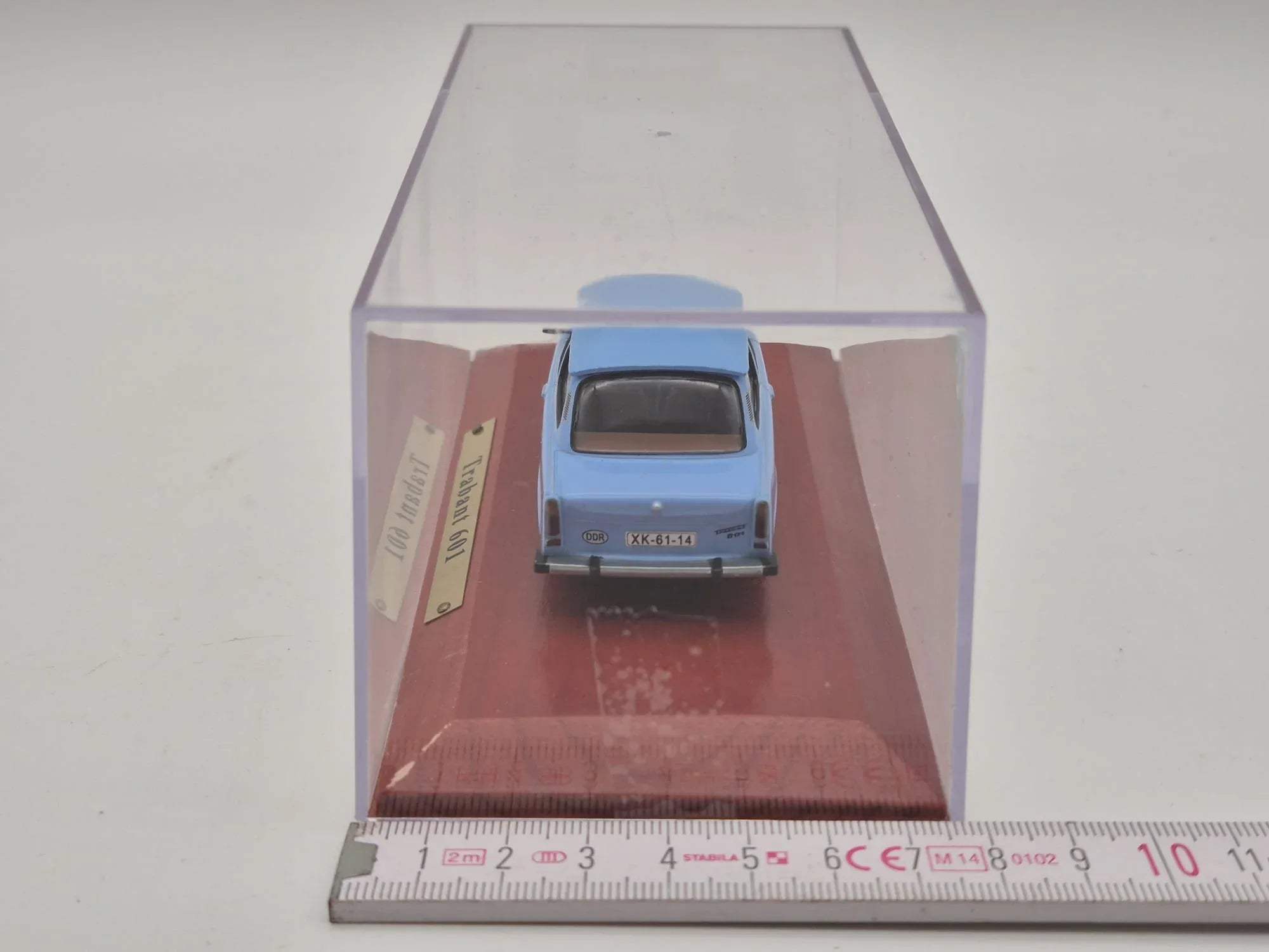 Trabant 601 Modellauto in Vitrine