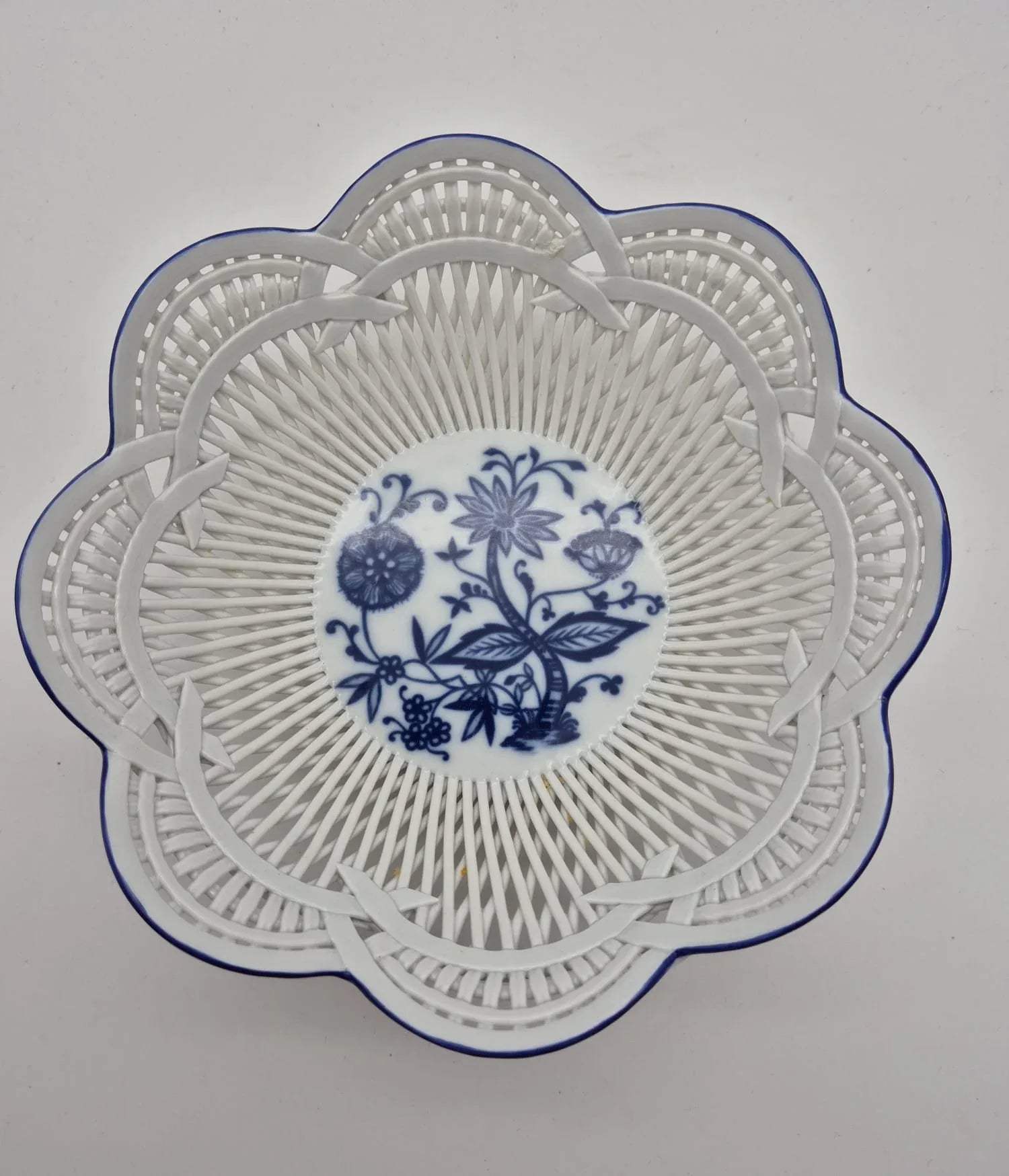 Durchbruchschale Porzellan Blau-Weiß – Zwiebelmuster-Stil