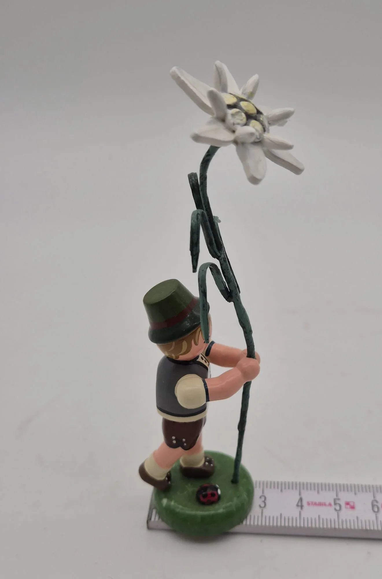 Hubrig Volkskunst GmbH – Junge mit Edelweiß, Erzgebirge