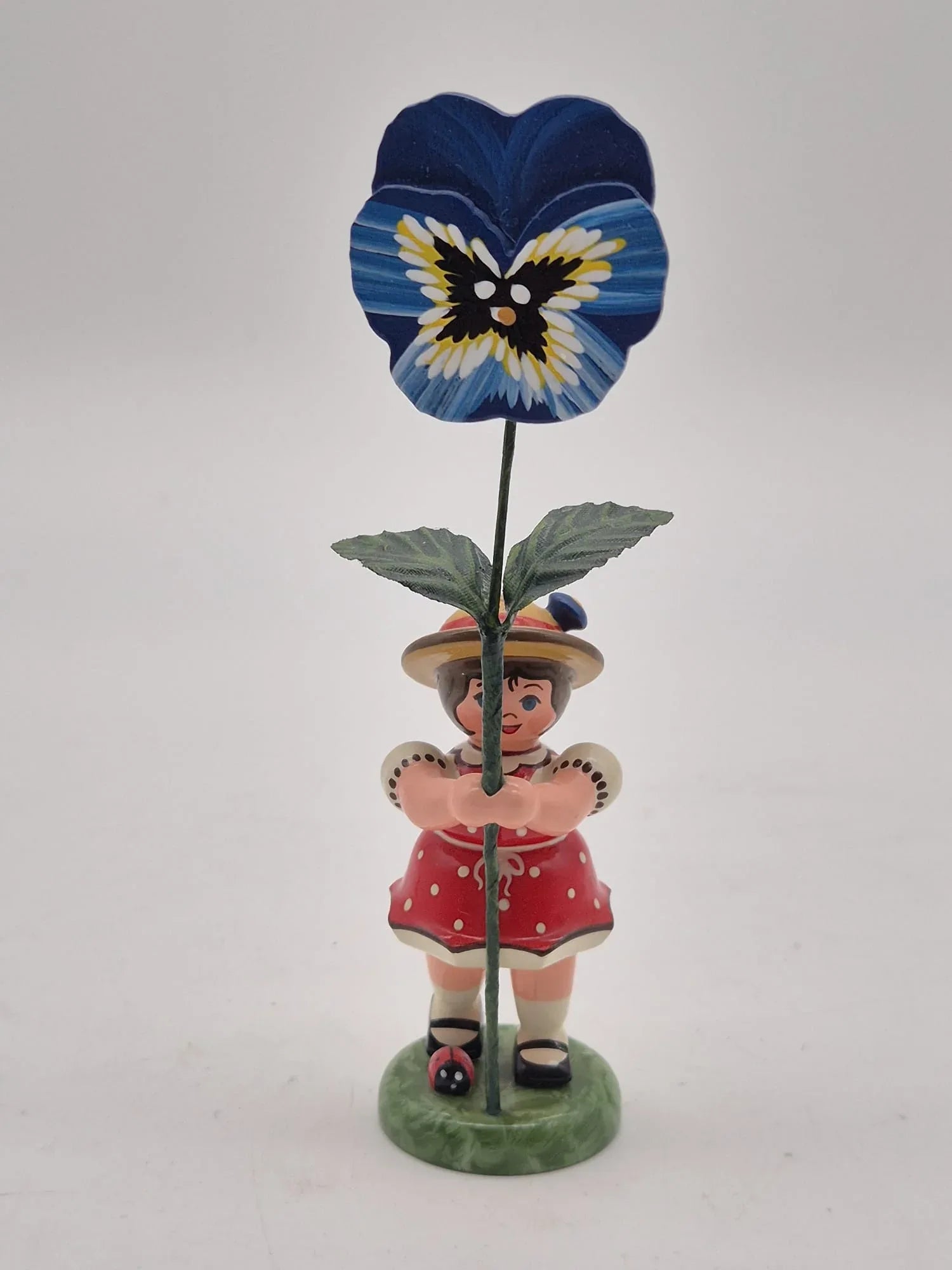 Hubrig Volkskunst GmbH – Mädchen mit großer blauer Blume, Erzgebirge