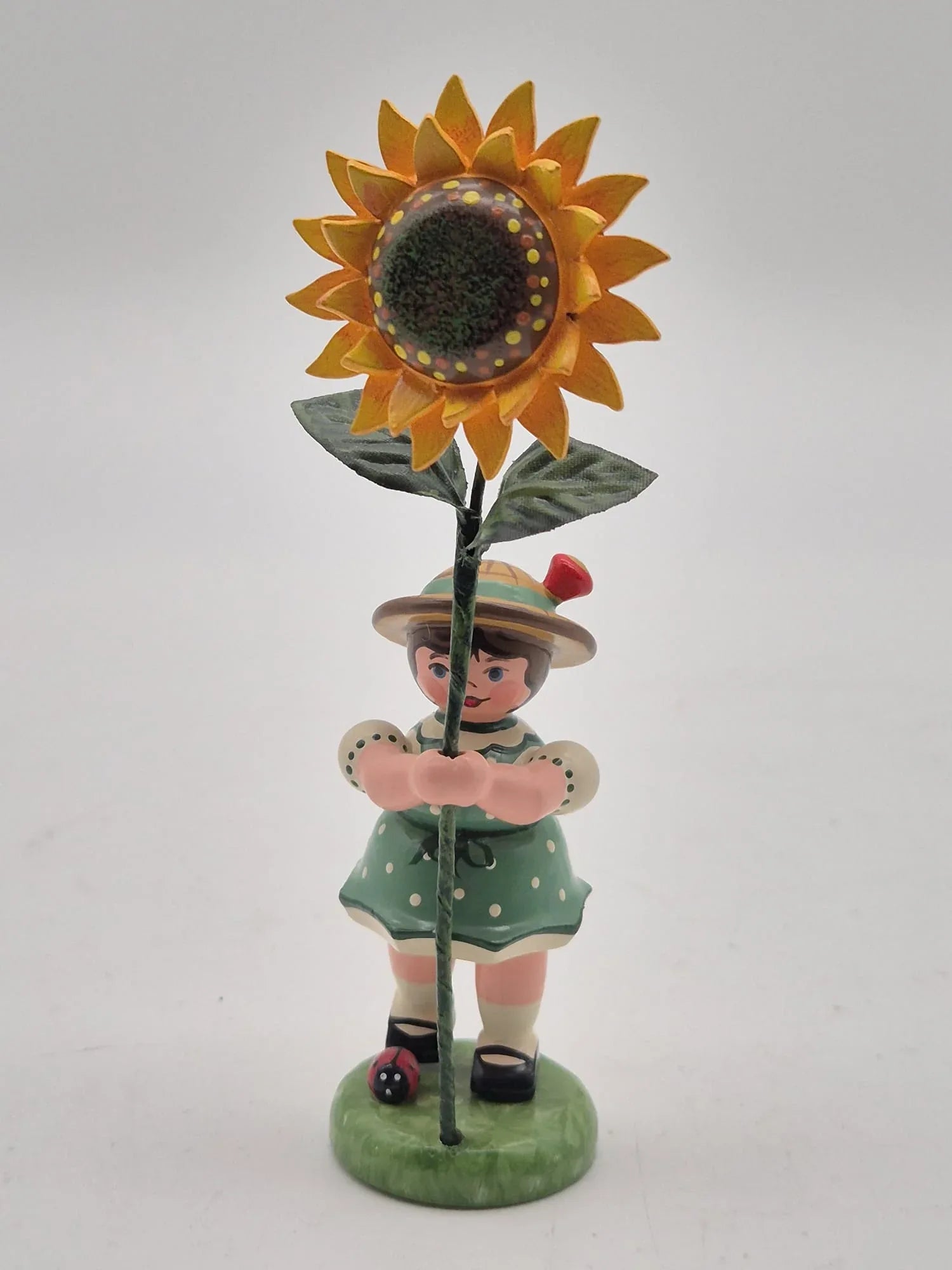 Hubrig Volkskunst – Mädchen mit Sonnenblume, Erzgebirge