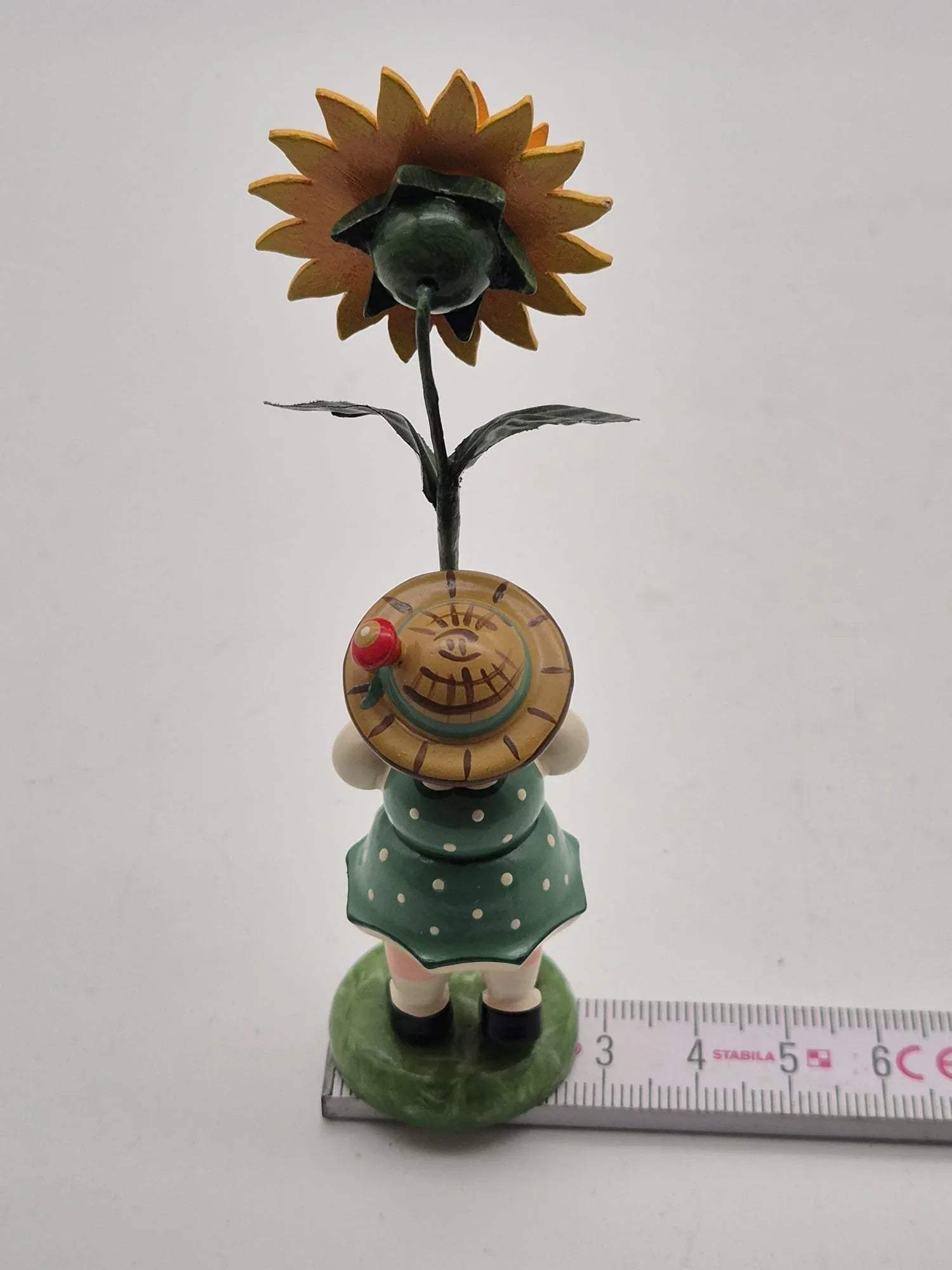 Hubrig Volkskunst – Mädchen mit Sonnenblume, Erzgebirge