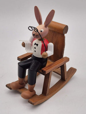 Osterhasen-Opa im Schaukelstuhl – Holzfigur