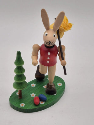 Osterhase Wanderer mit Bündel – Holzfigur