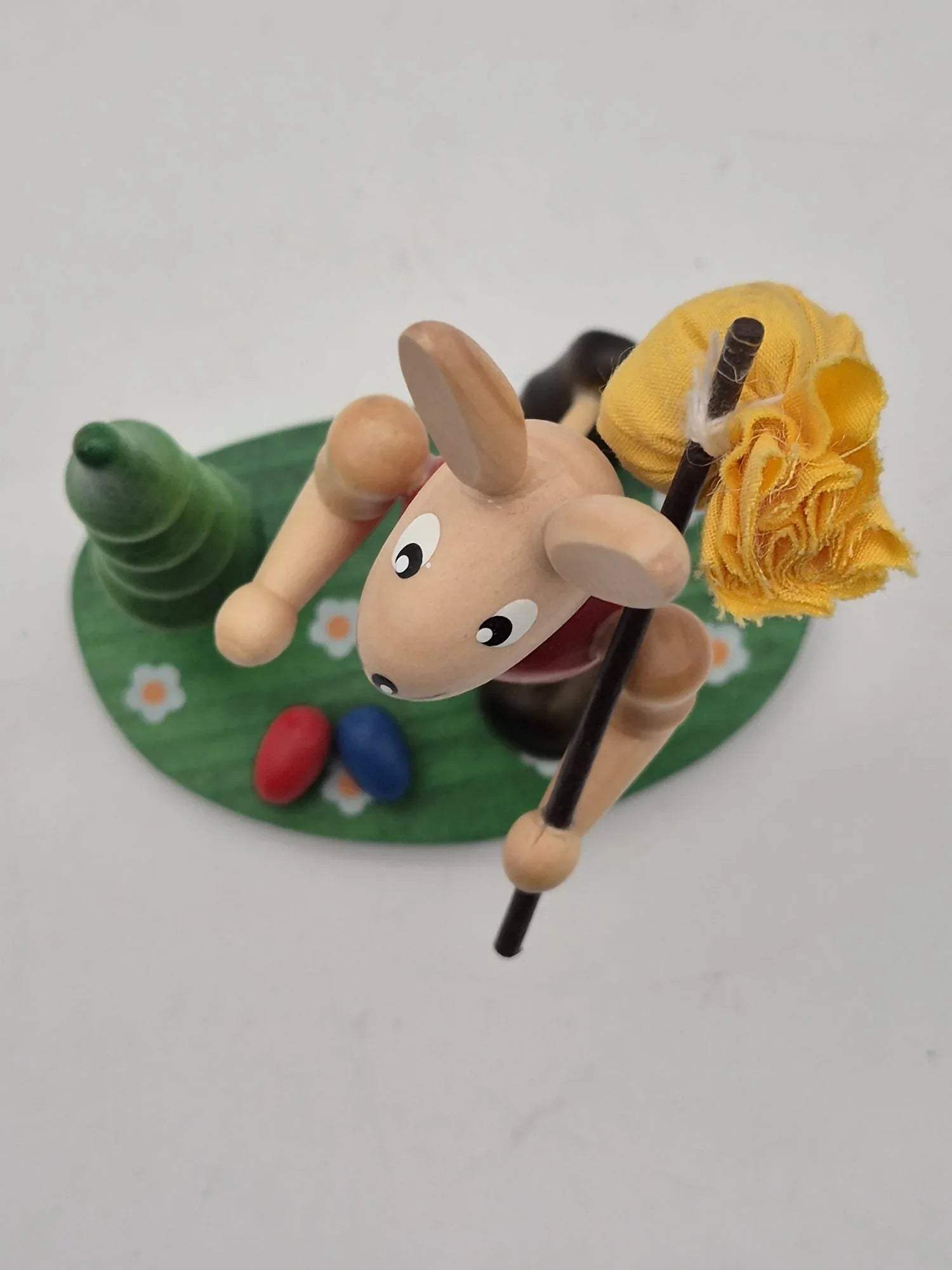 Osterhase Wanderer mit Bündel – Holzfigur