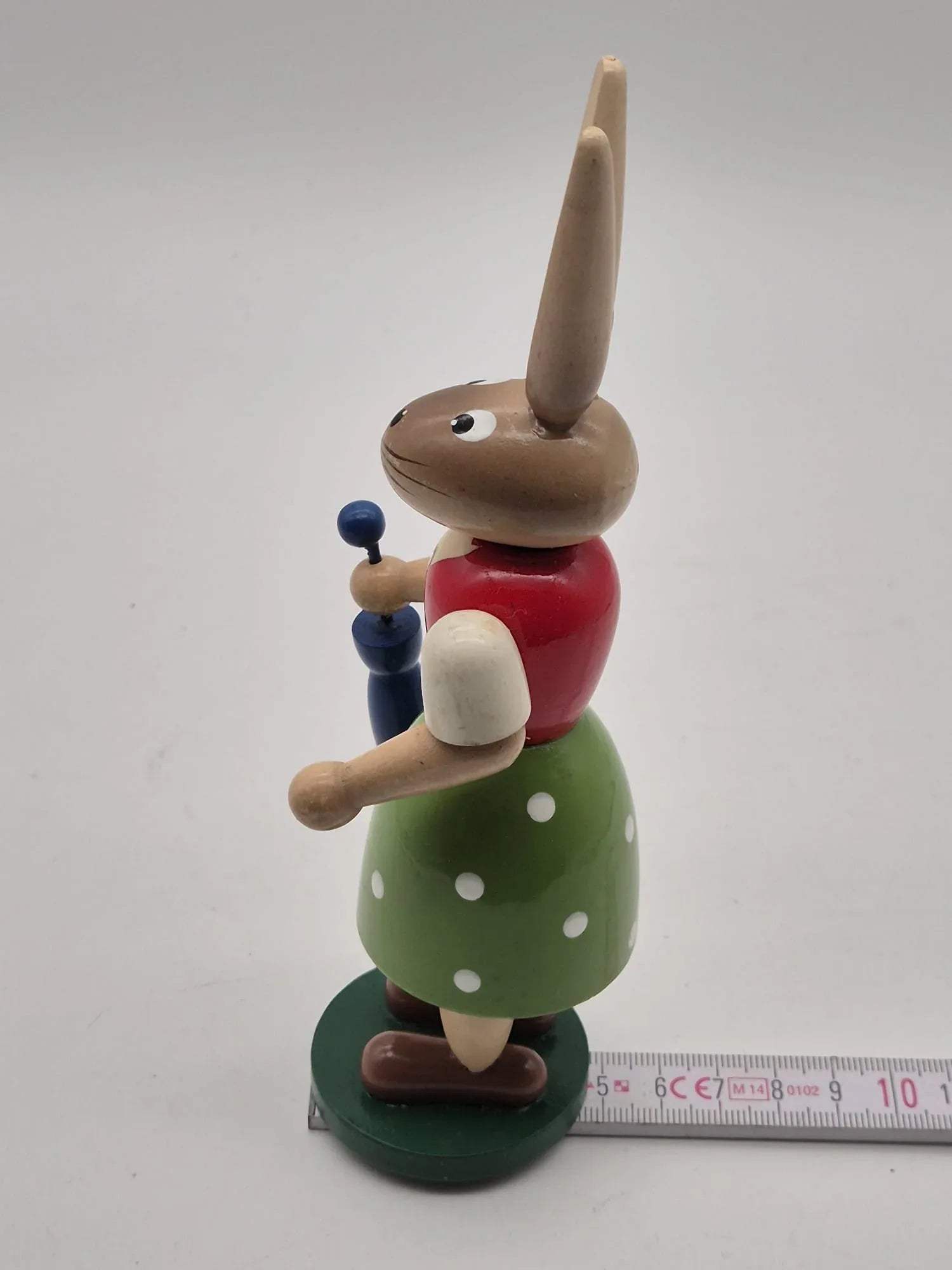 Holz Osterhase „Häsin mit Schirm“ – Figur mit Schirm, ca. 18 cm