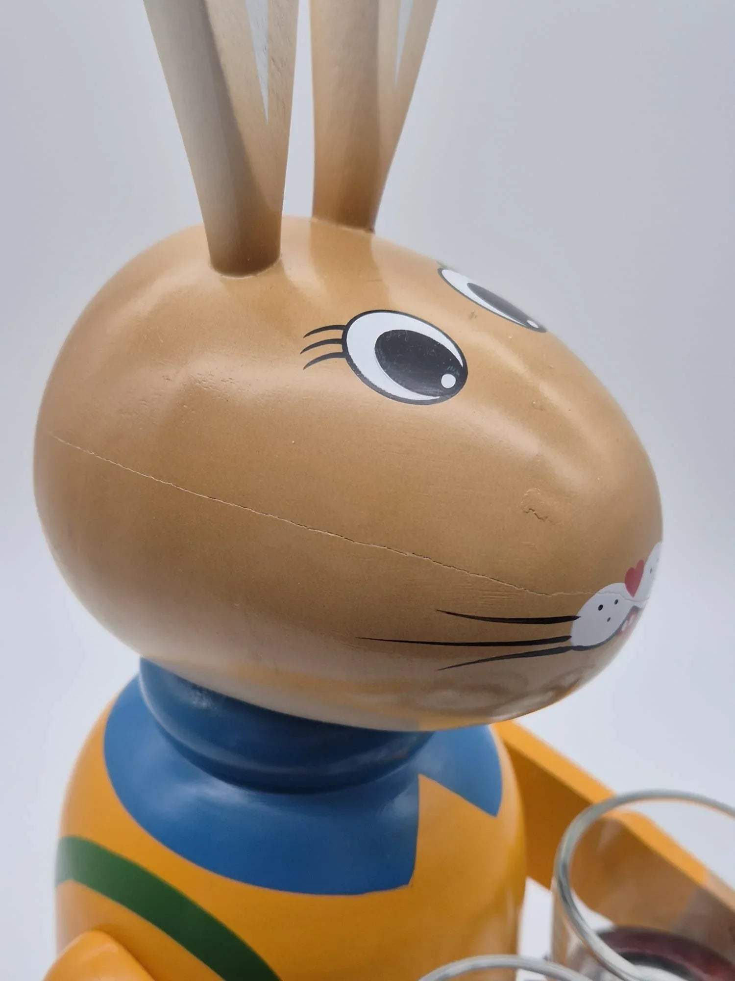 Großer Holz Osterhase mit Tablett & 2 Schnapsgläsern – Nordbrand Nordhausen – ca. 34 cm